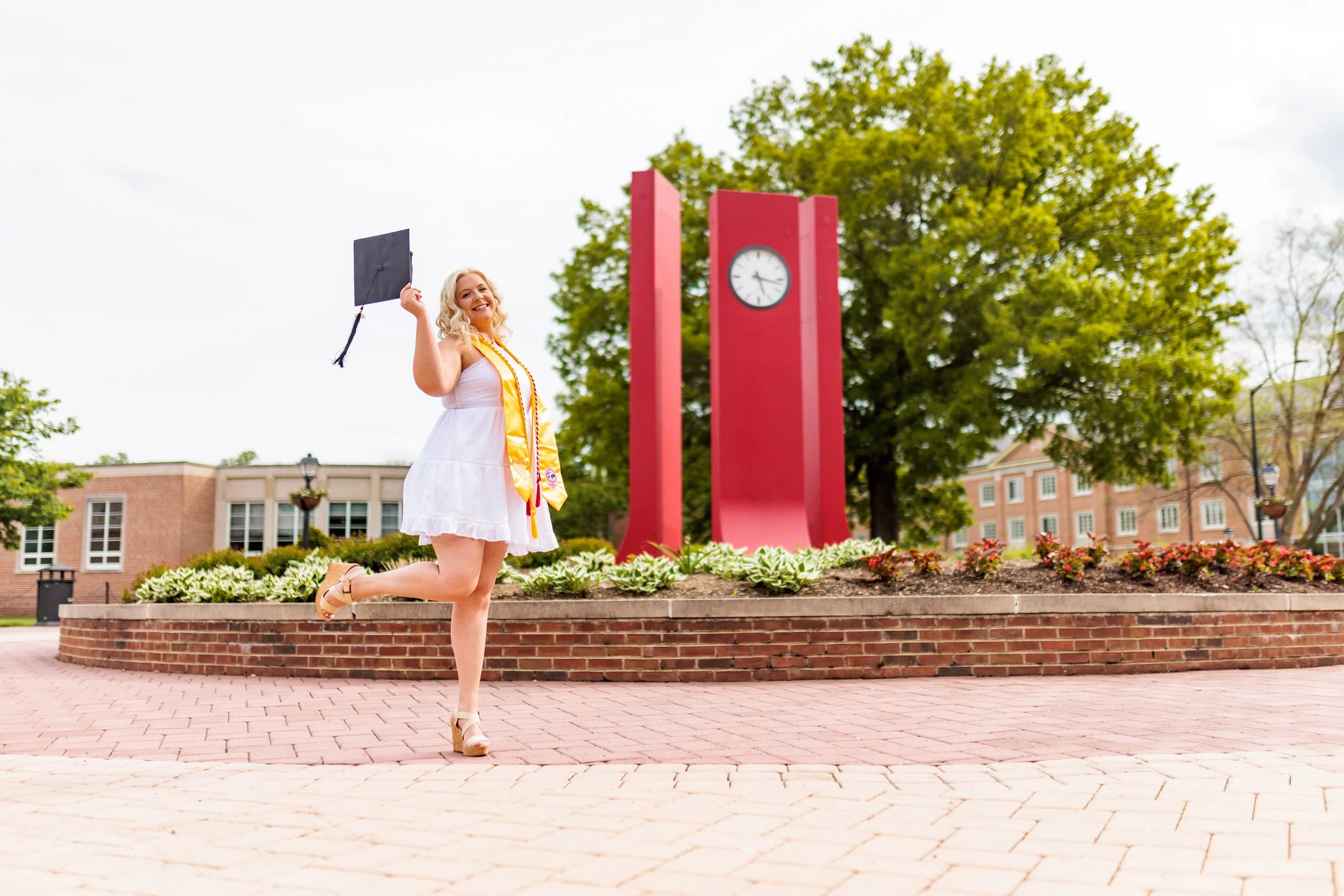 Alyson Carneal Graduation Web_20230429_037.jpg