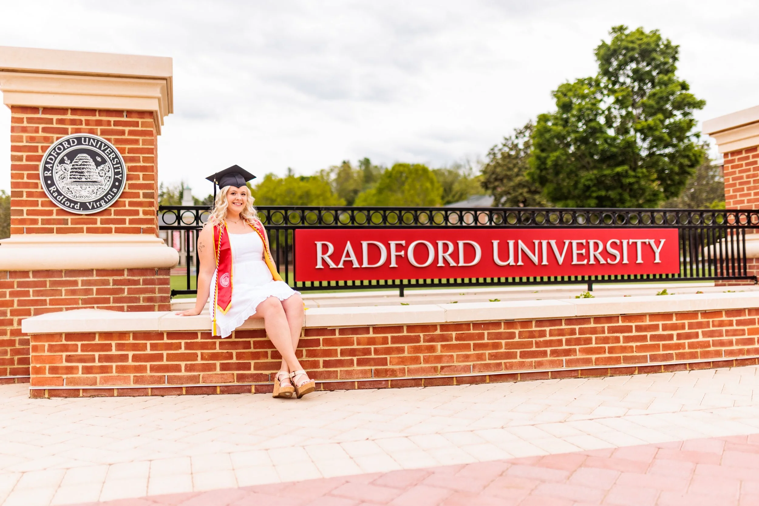 Alyson Carneal Graduation Web_20230429_065.jpg