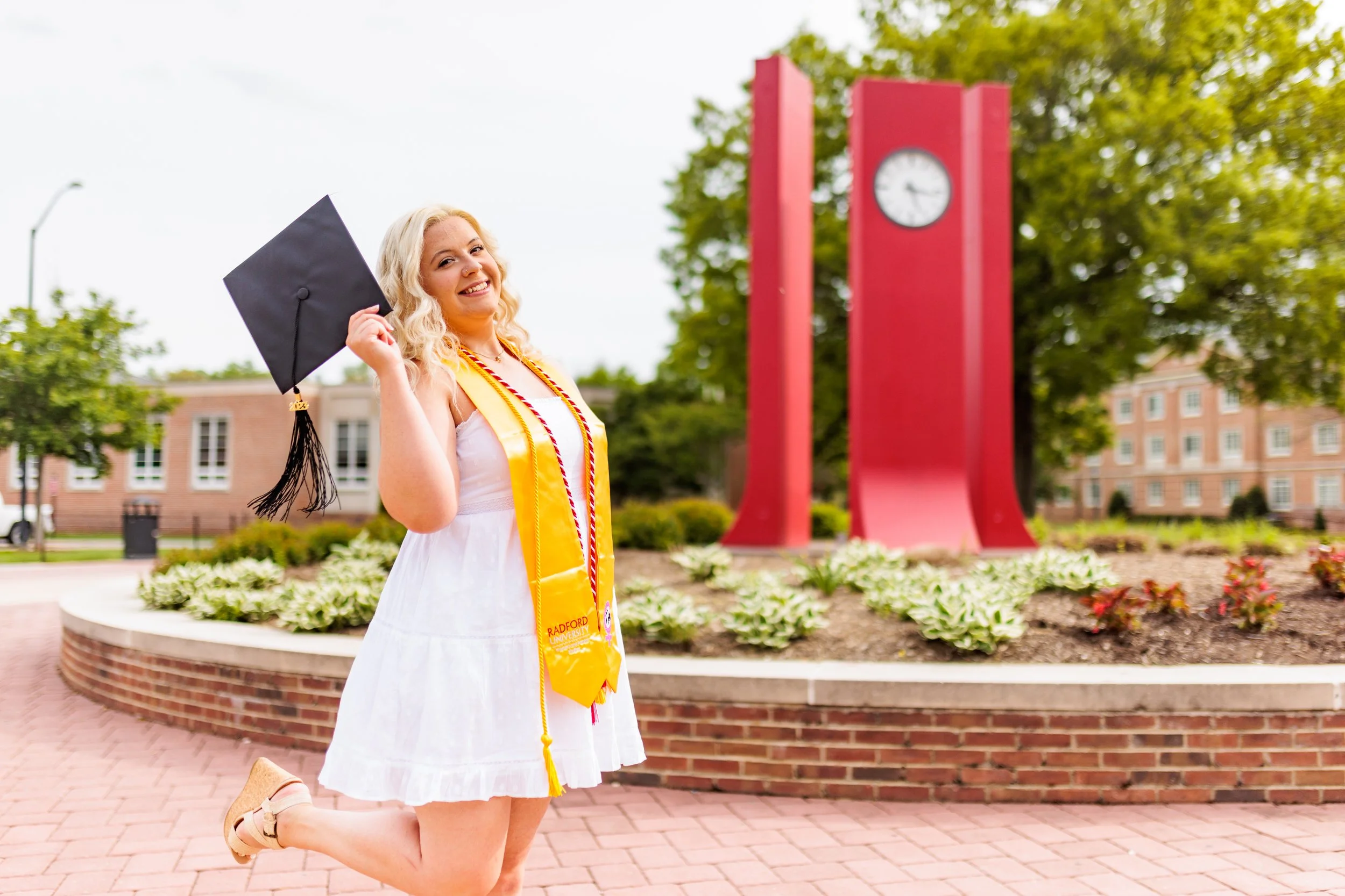 Alyson Carneal Graduation Web_20230429_038.jpg