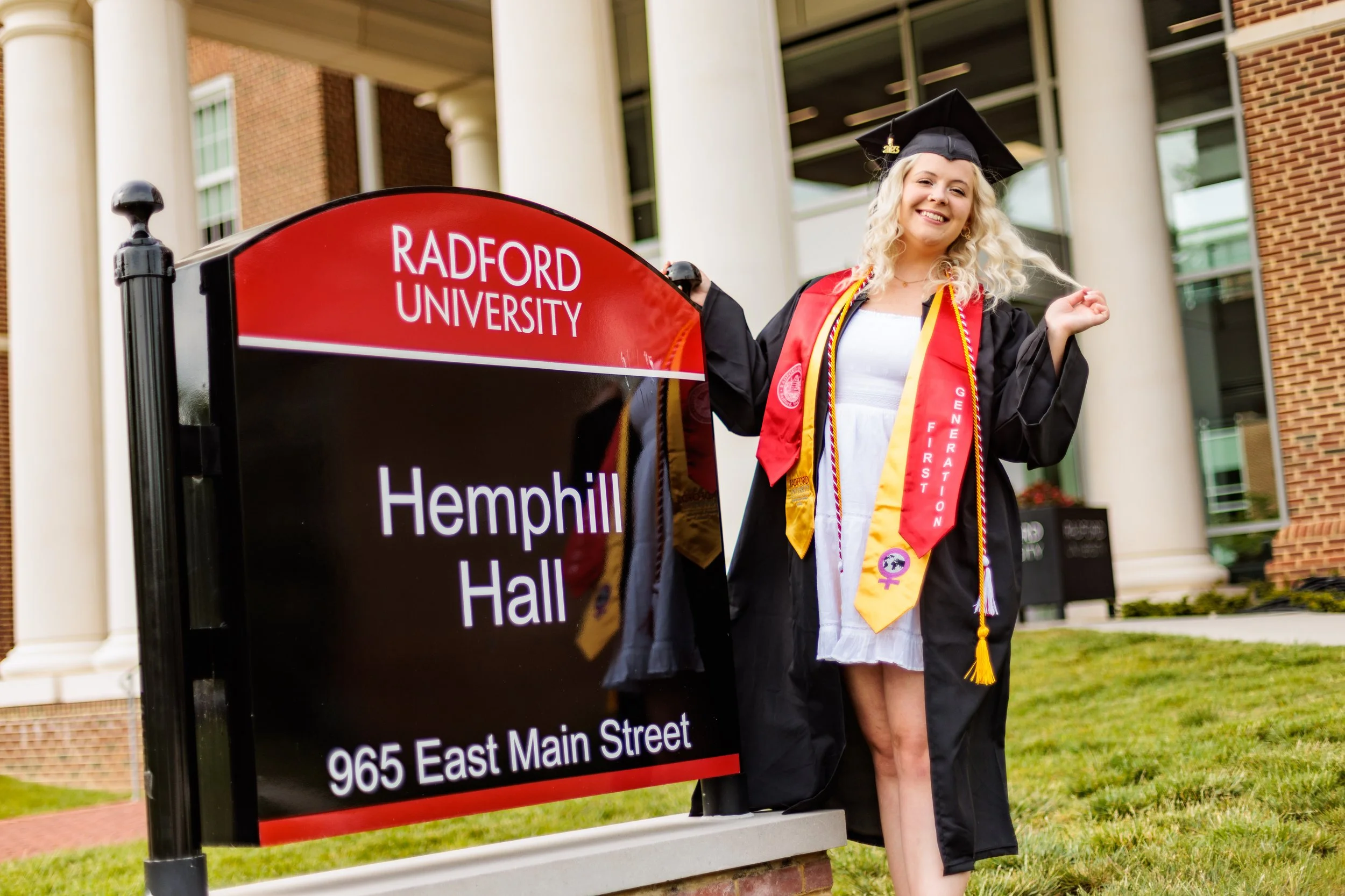 Alyson Carneal Graduation Web_20230429_018.jpg