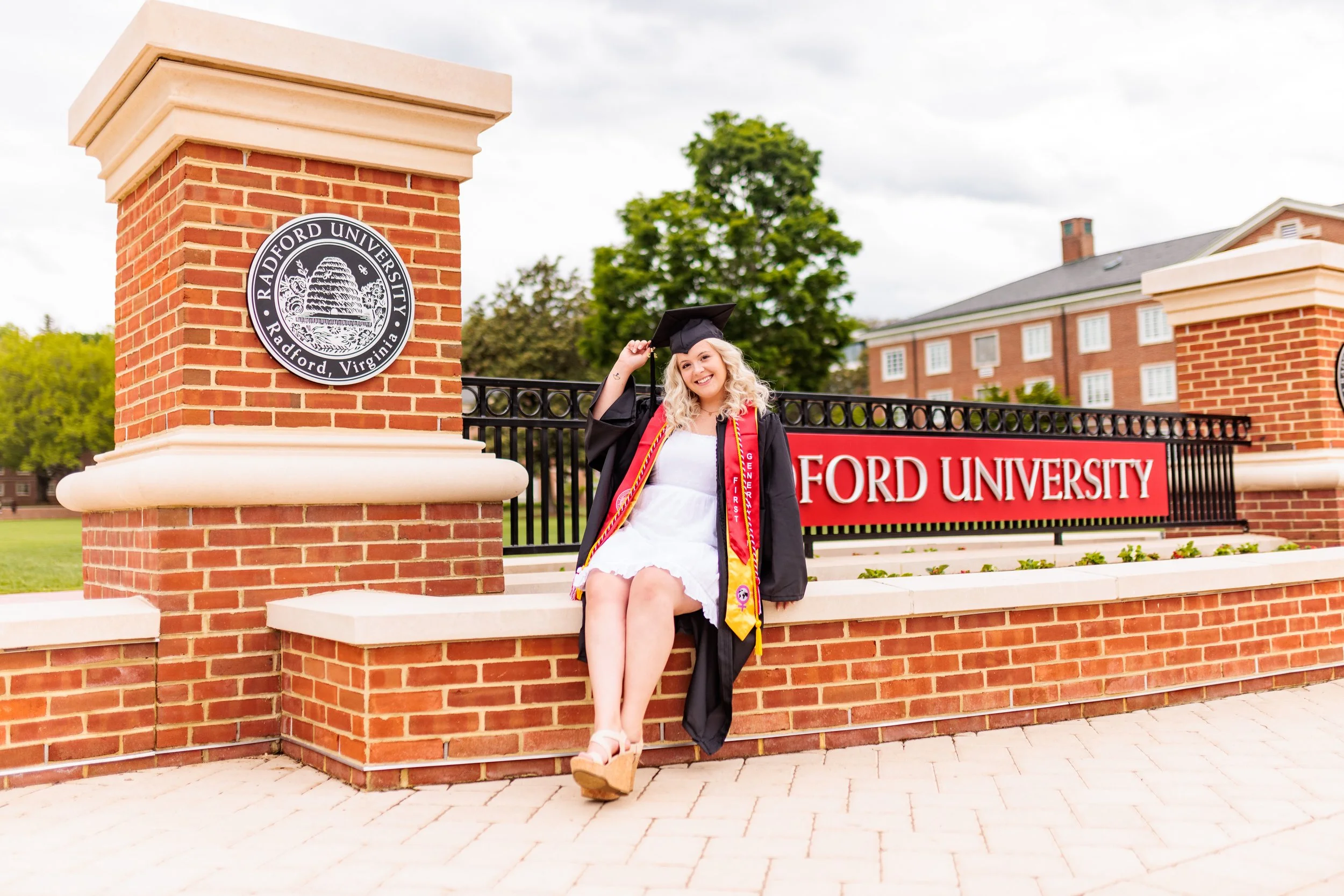 Alyson Carneal Graduation Web_20230429_062.jpg