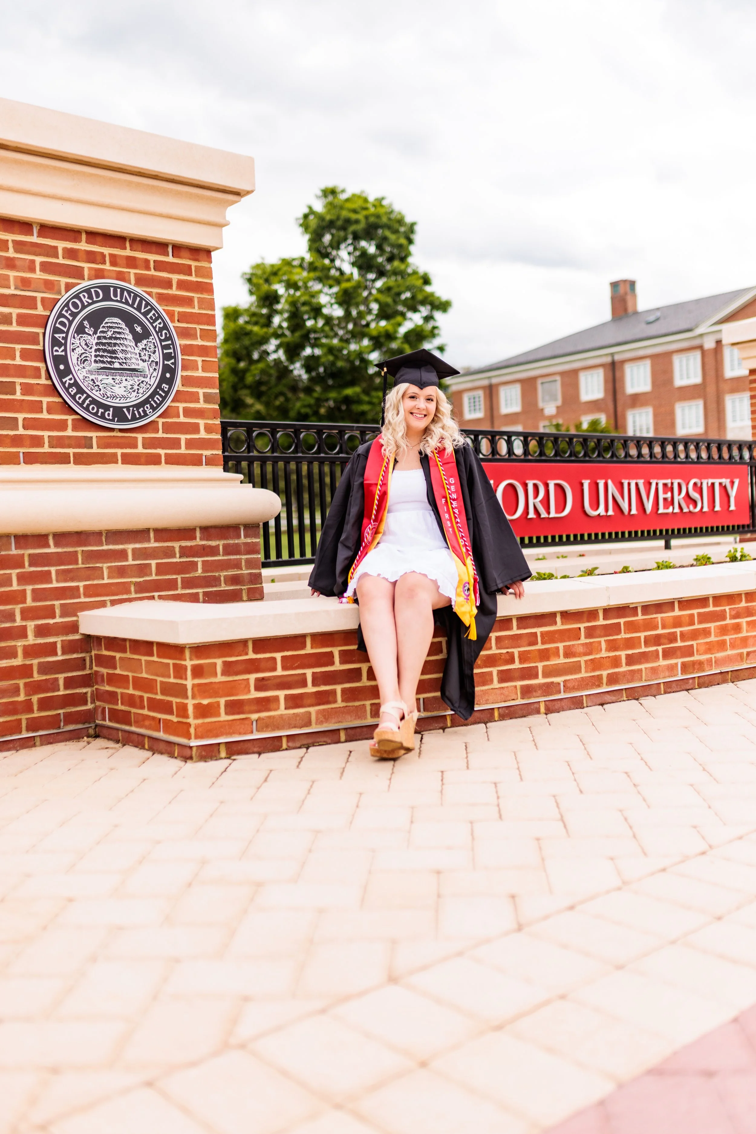 Alyson Carneal Graduation Web_20230429_060.jpg