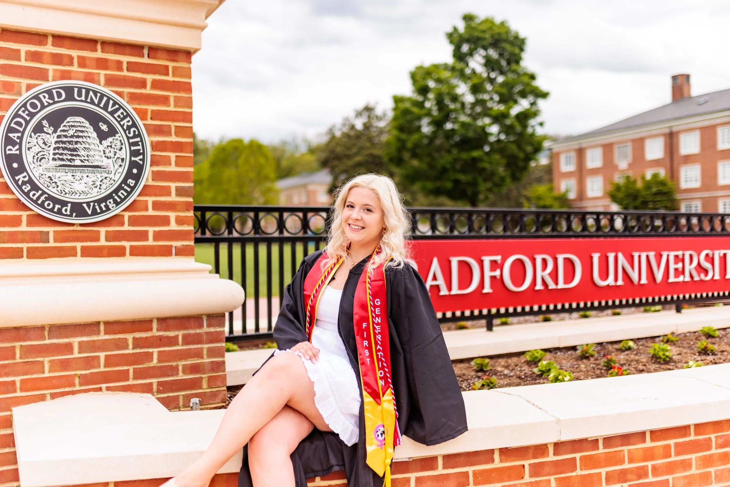 Alyson Carneal Graduation Web_20230429_057.jpg