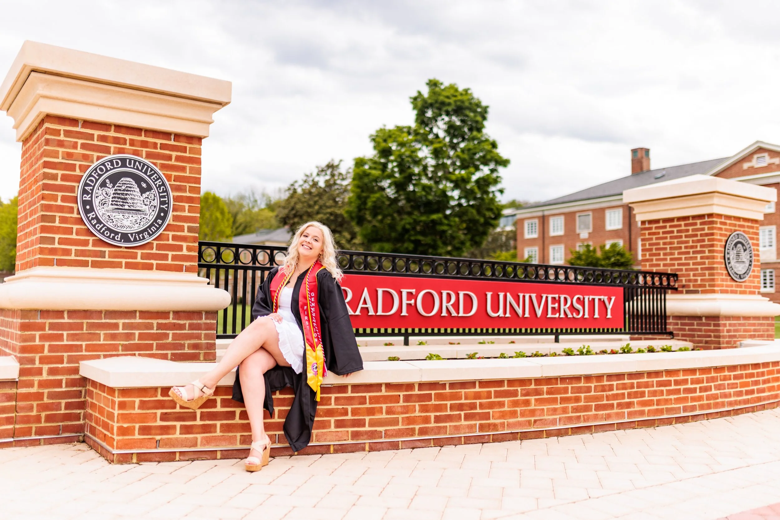 Alyson Carneal Graduation Web_20230429_058.jpg