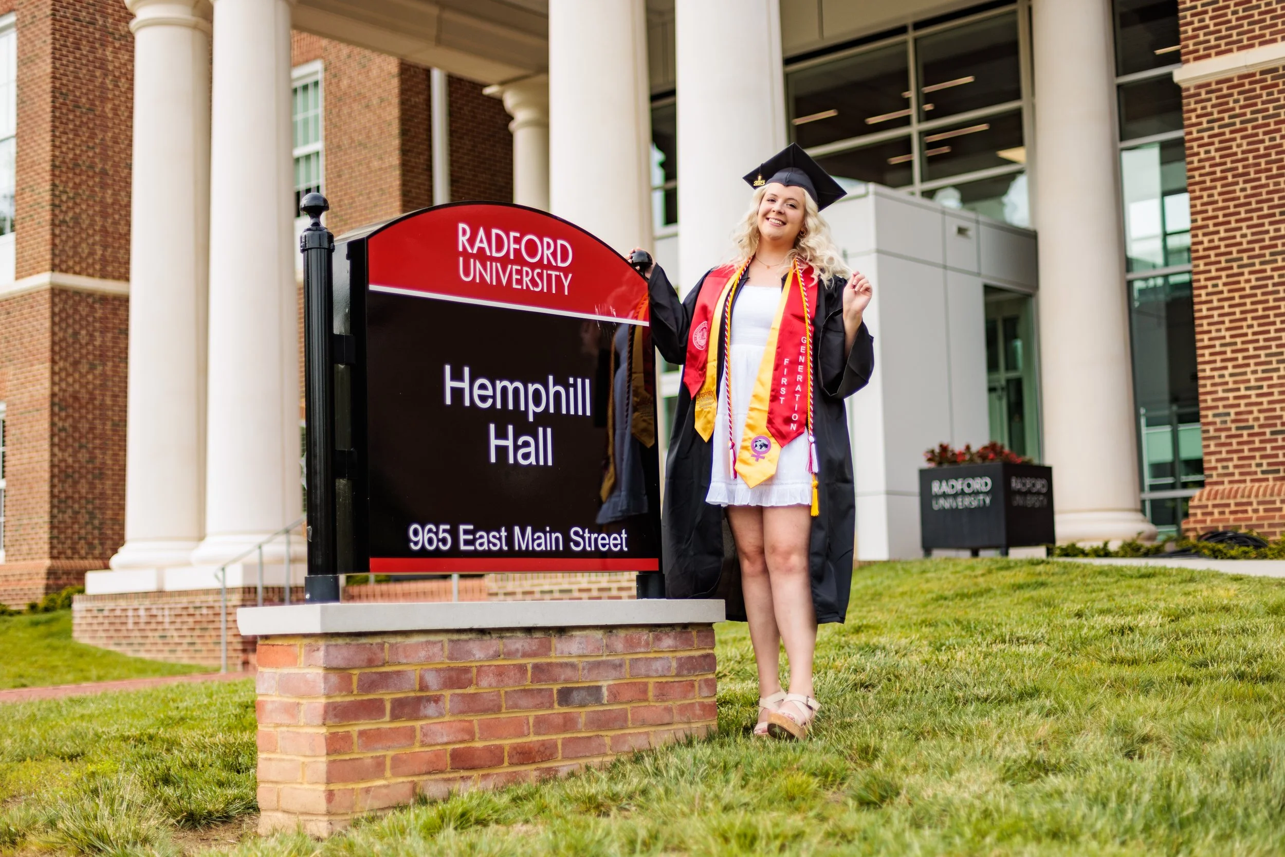 Alyson Carneal Graduation Web_20230429_016.jpg