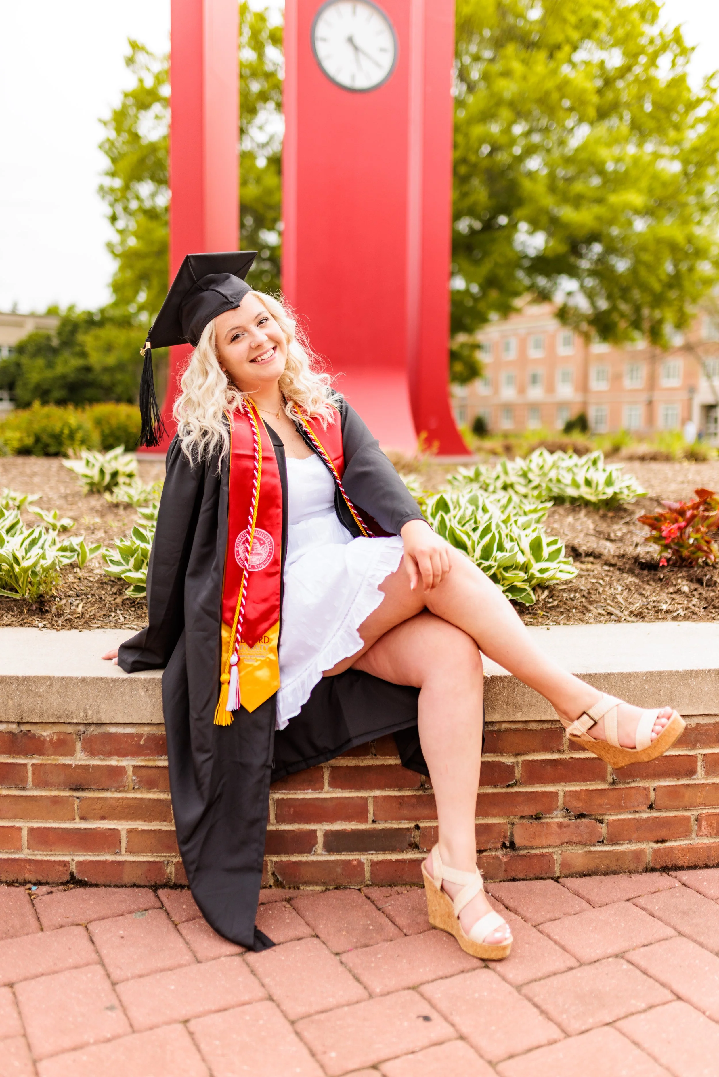 Alyson Carneal Graduation Web_20230429_043.jpg
