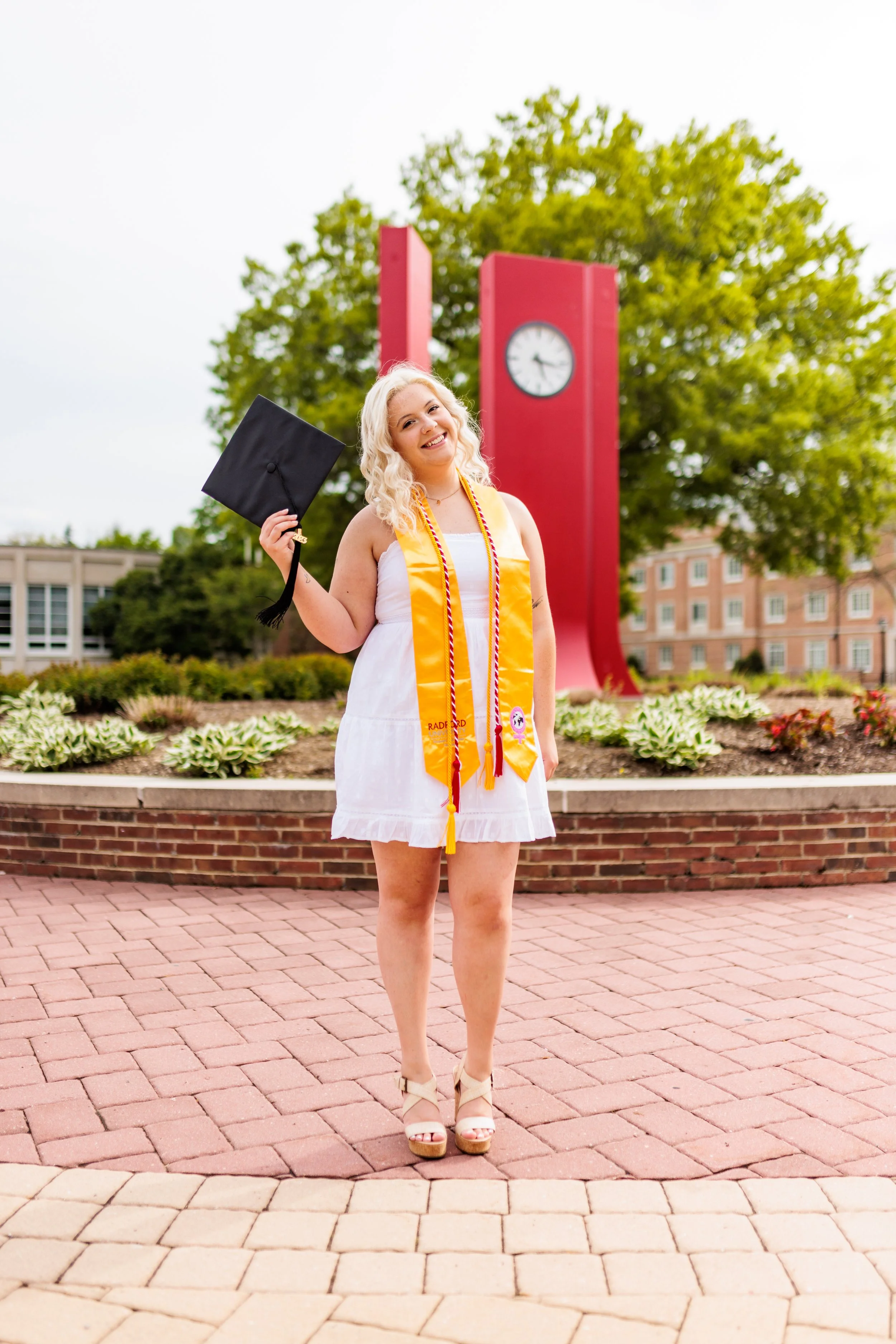 Alyson Carneal Graduation Web_20230429_036.jpg