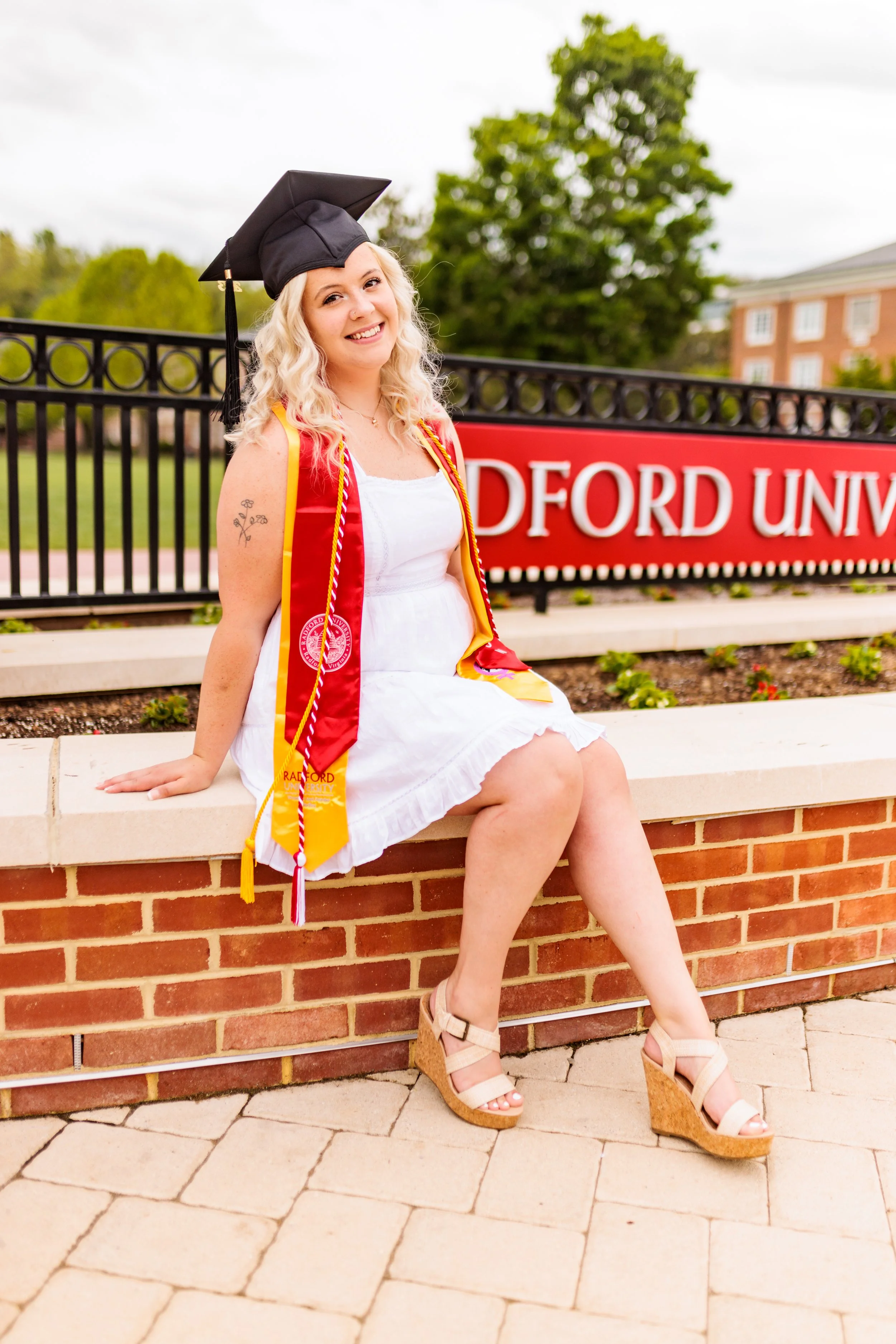 Alyson Carneal Graduation Web_20230429_068.jpg