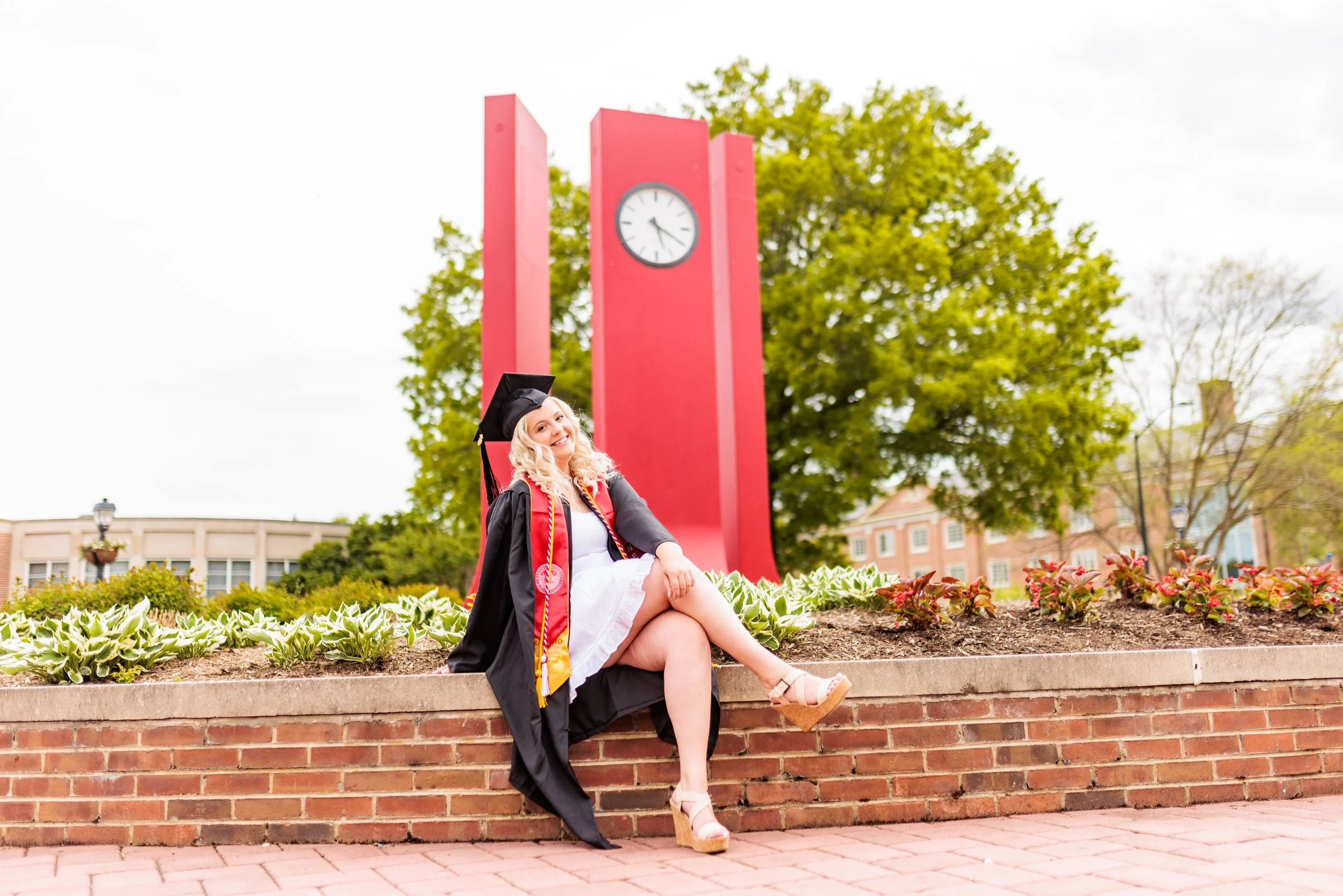 Alyson Carneal Graduation Web_20230429_046.jpg