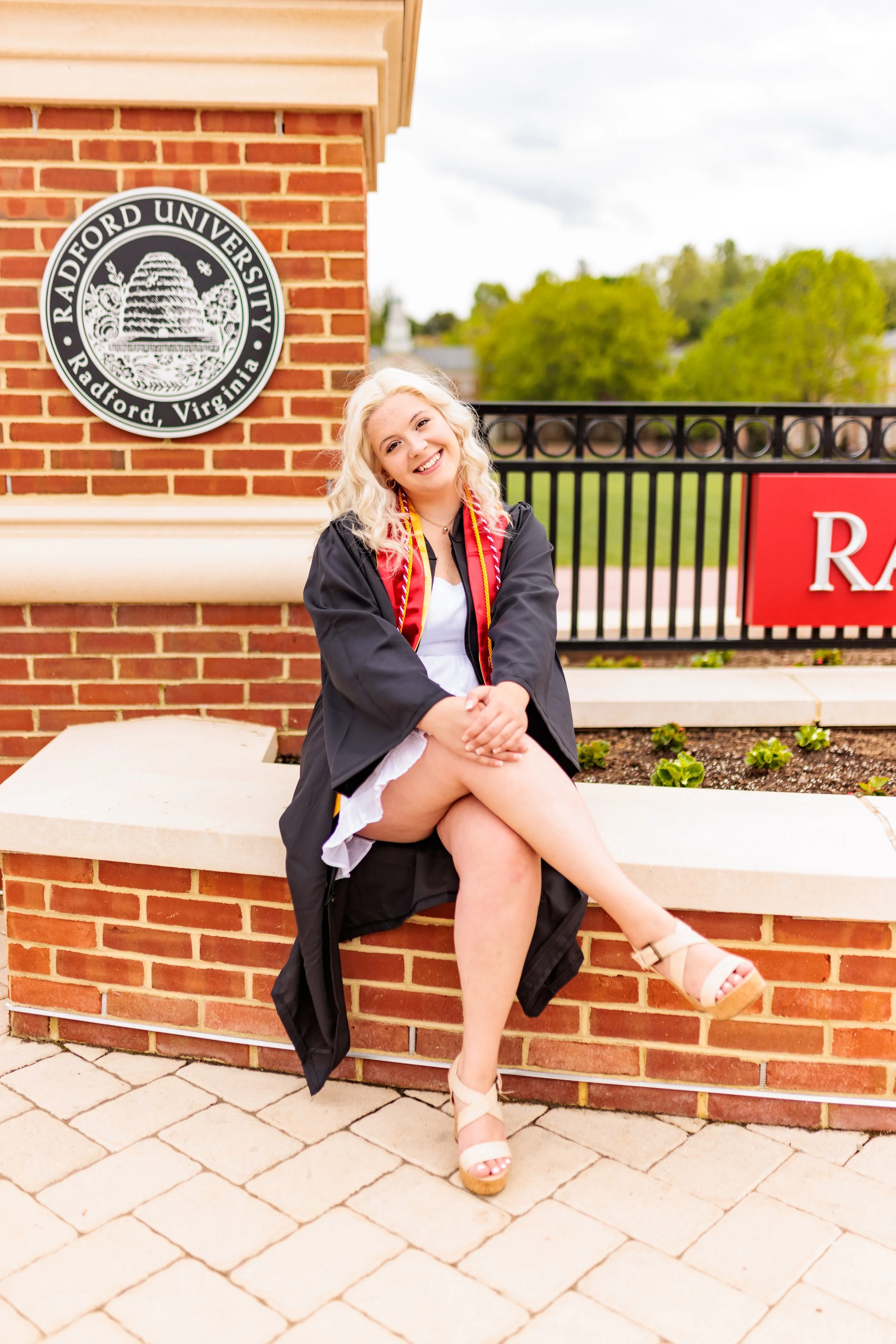 Alyson Carneal Graduation Web_20230429_053.jpg