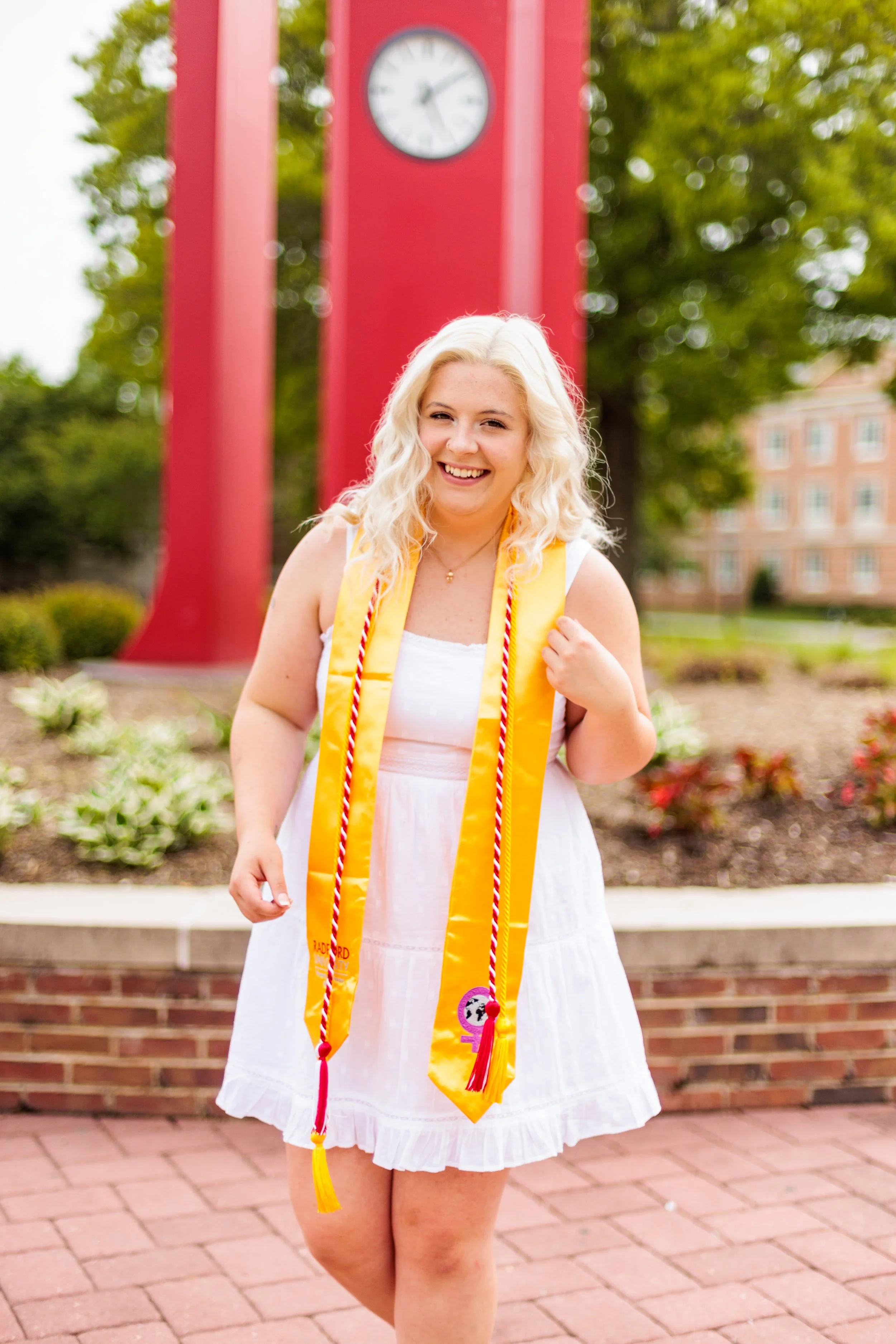 Alyson Carneal Graduation Web_20230429_028.jpg