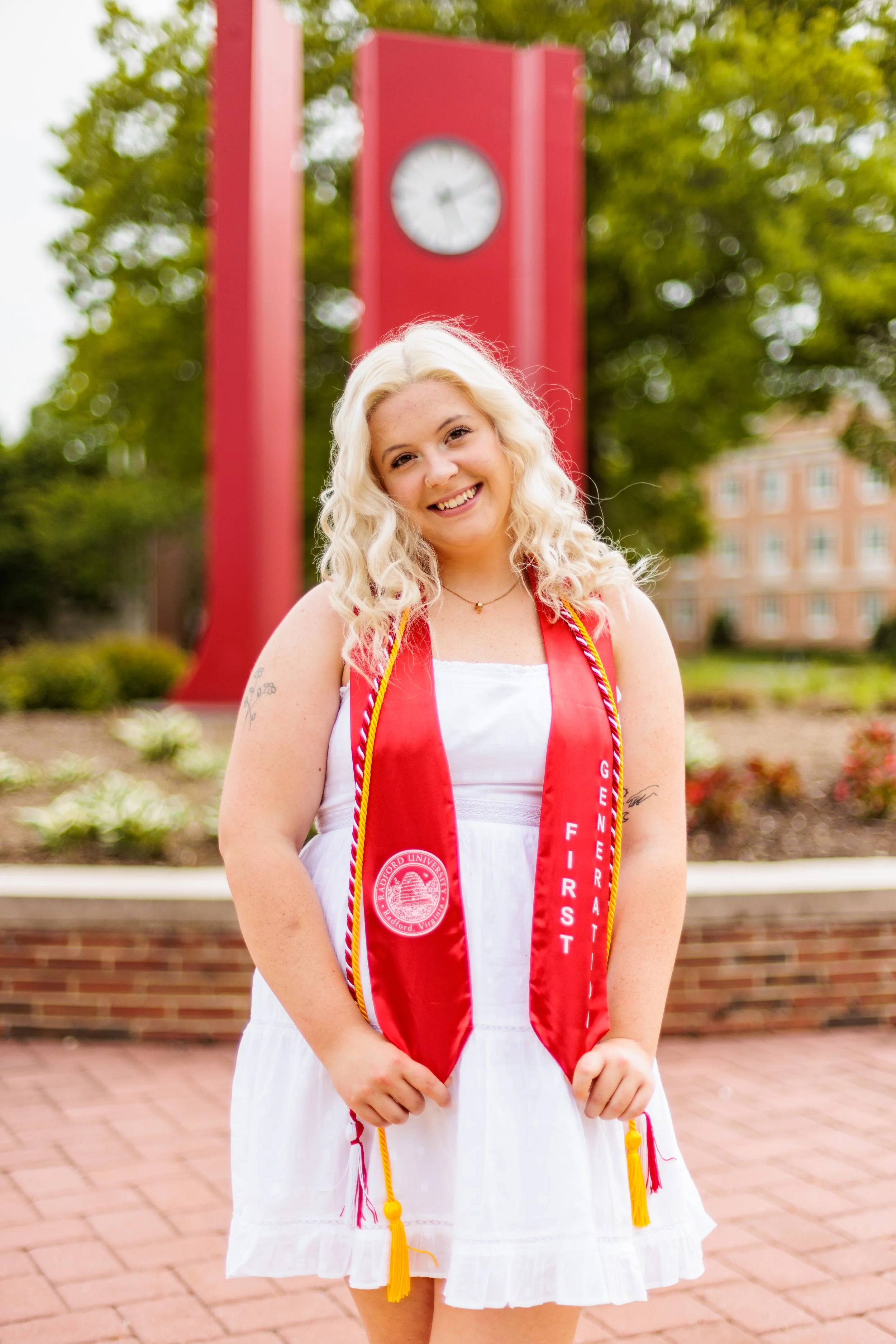Alyson Carneal Graduation Web_20230429_033.jpg