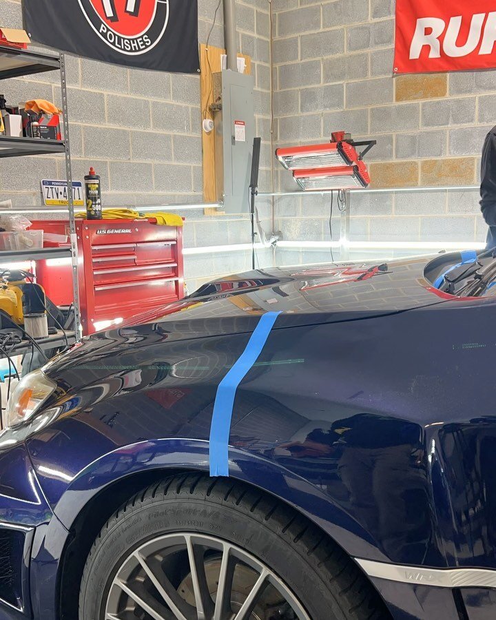 Do you want to bring that show room shine back to your vehicles paint? Check out our 1 stage polish package if you are looking to remove up to 70% of scratches and really bring that paint back to life💎 Followed up with our superior 8 month sealant t