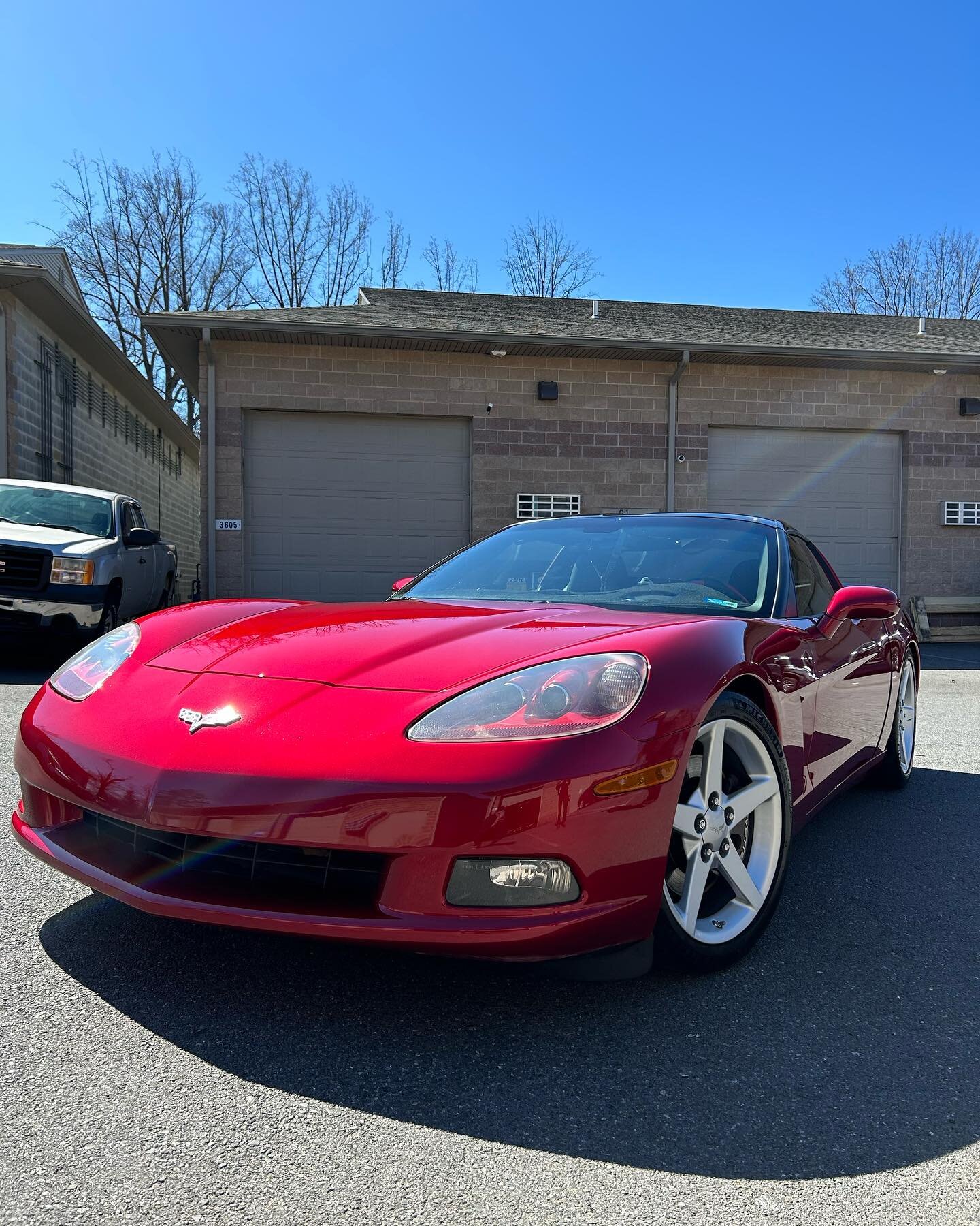 This beautiful C6 came by for a 2 stage paint correction, 6 year SystemX ceramic coating &amp; a spoiler install 🏌🏽&zwj;♂️Give us a call or DM us now for your free quote to protect your investment ! 💎