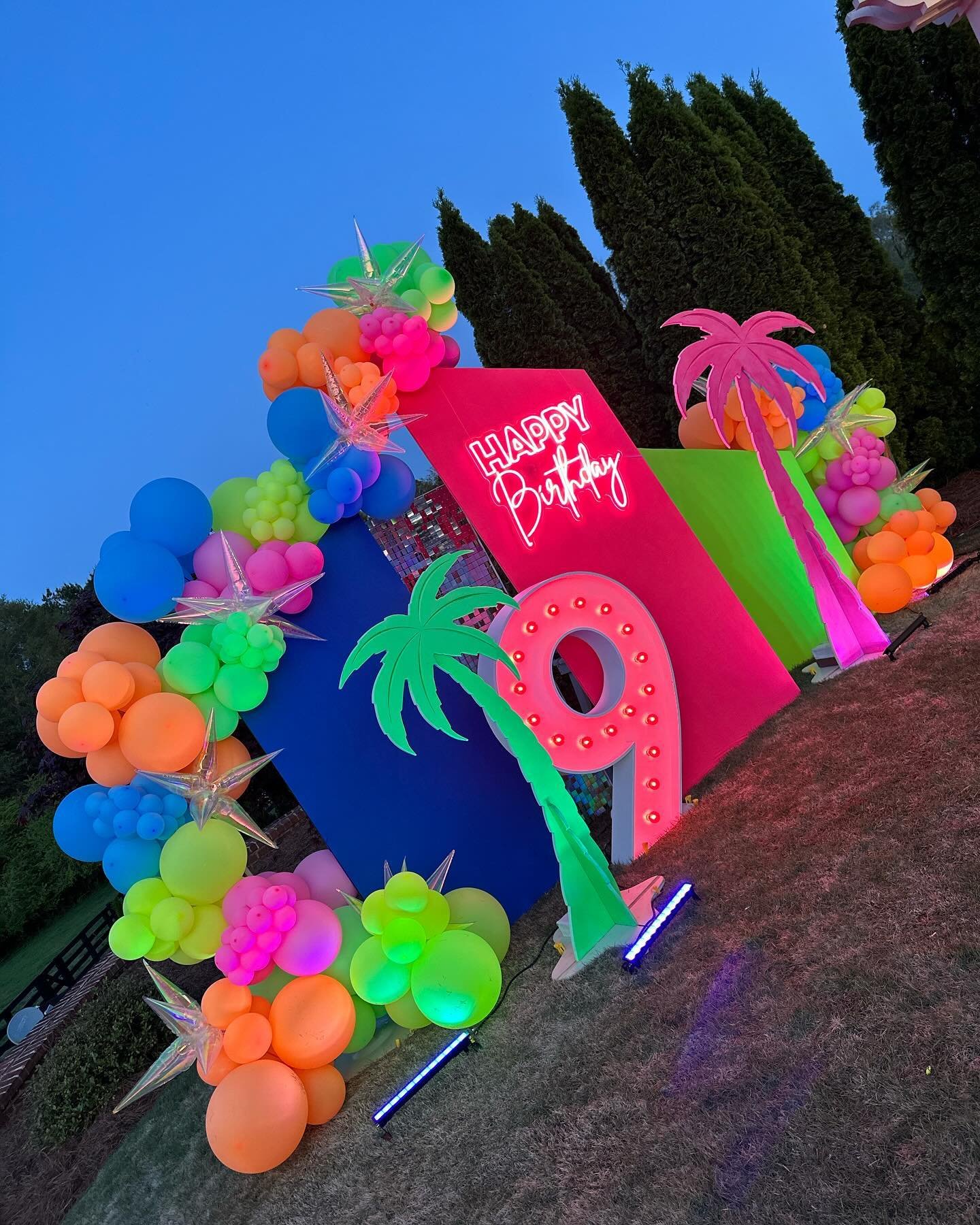 You have to have a glowing backdrop for a neon pool party 🌴 💚🧡🩷🩵

#neonparty #glowparty #glow #partyideas #balloonstylist #balloongarland #balloondecor #tabledecor #tablescapes #backdrop #atlevents #atleventplanner #atlparties #girlsbirthday