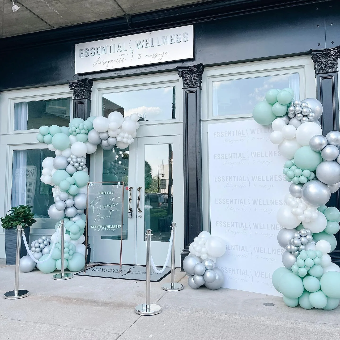 Grand openings + balloons go together perfectly! Make sure you see @essentialwellnesschiropractic for all of your chiropractic needs! 🤍⁠
⁠
#grandopening #celebration #balloonaccents #balloongarland #custombackdrop #eventdecor #eventstyling #balloona