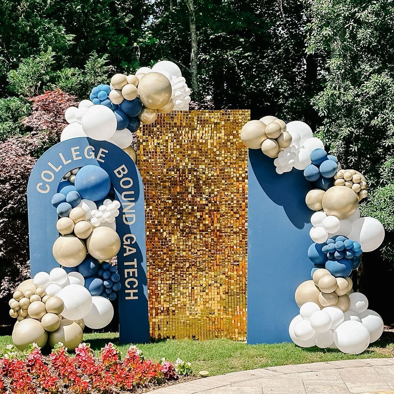 Our moonwalls can be customized for any style or event! P.S. it&rsquo;s never too early to start planning those grad parties ⚡⁠
⁠
#graduationparty #custombackdrop #shimmerwalls #partybackdrop #balloons #balloondecor #atlballoonartist #atlballoons #at