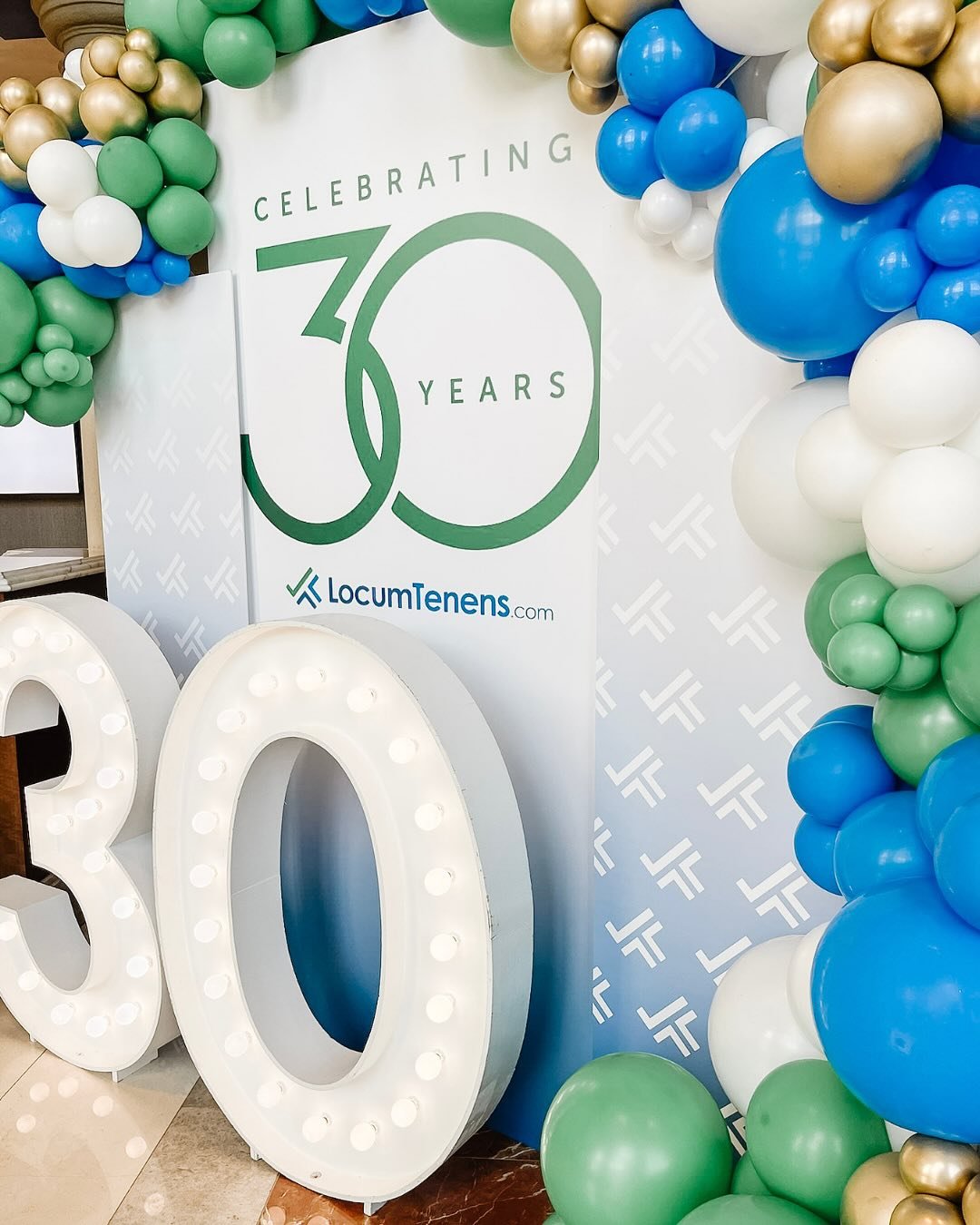If your corporate event decor isn&rsquo;t turning heads, it&rsquo;s turning people away 😉 ⁠
⁠
✨ Make your event unforgettable with show-stopping decor! DM us to elevate your next corporate event. ⁠
⁠
#balloons #balloondecor #atlballoonartist #atlbal