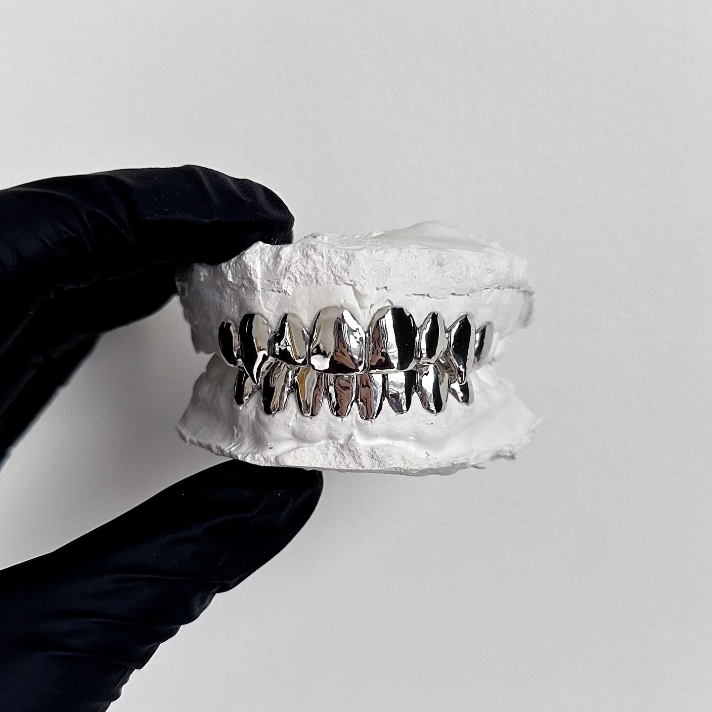 before n after 🫨
black 16 set for Theo 🖤

what would u choose 🤭

#grillz #jewellery #jewelry #silver #jewelry #teeth #black