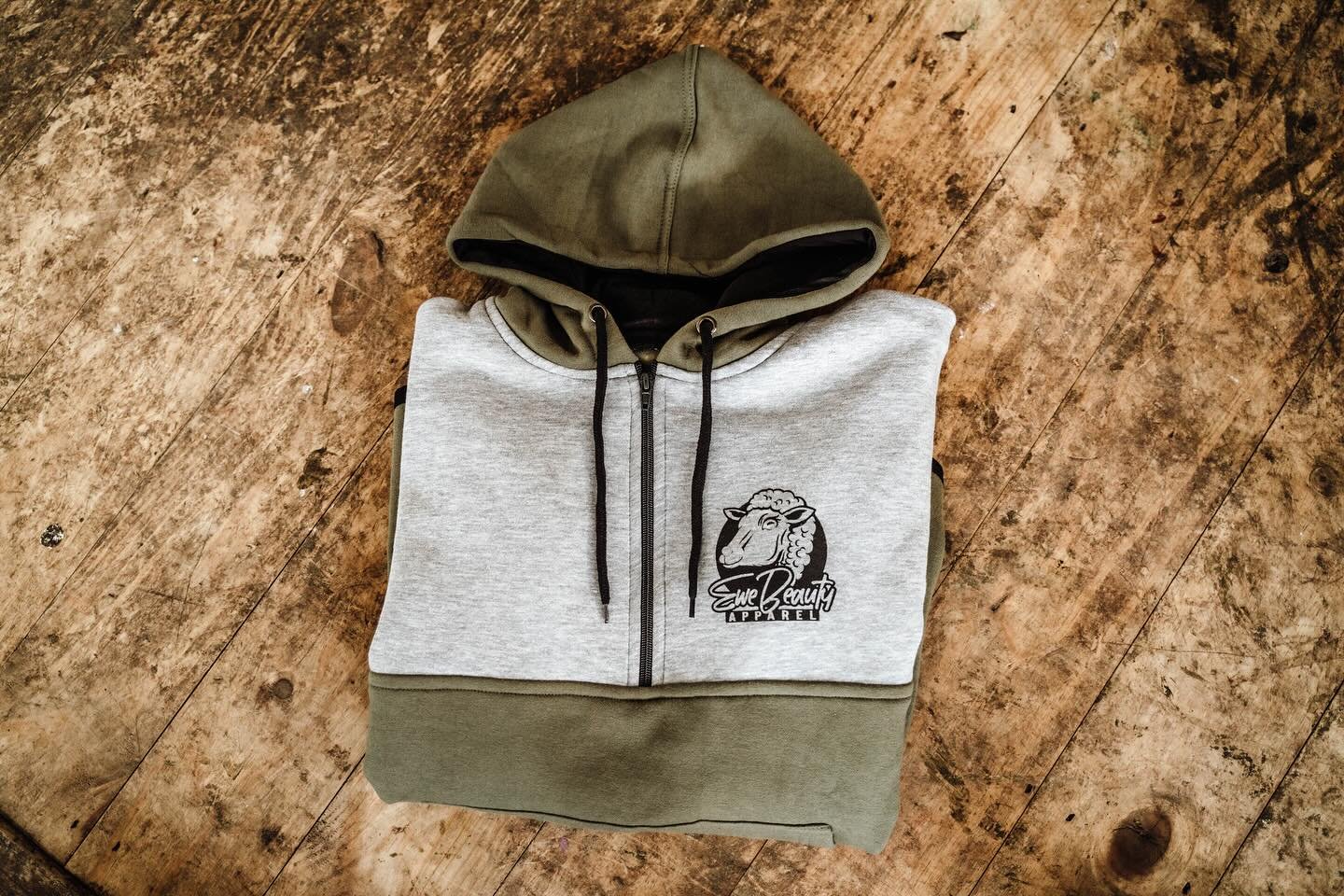 YOUR FAVOURITE SHEARING HOODIE IS RETURNING&hellip; 🙌

THE OLIVE HOODIE WILL BE READY FOR WINTER 🥶 ! 

+ WILL BE AVAILABLE IN KIDS!!!!

KEEP POSTED FOR THE RELEASE. 

#winterfashion #winteroutfit #wintercollection #hoodie #shearinghoodie #hoodies #