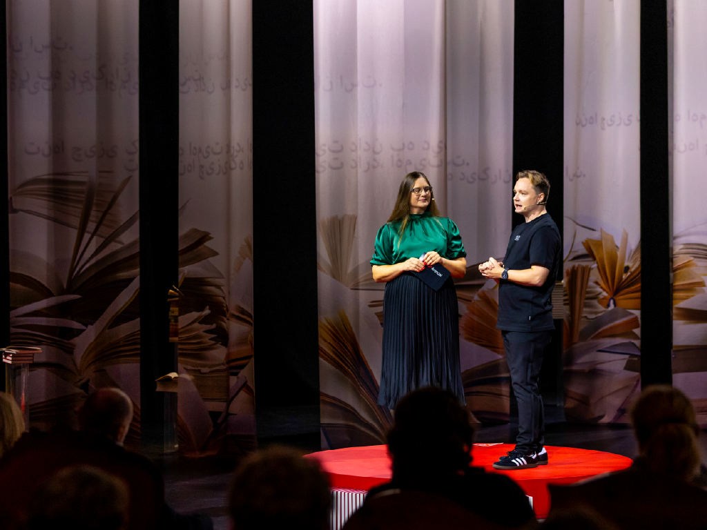 René Konings. Speaker on stage, TEDxArendal 2025.