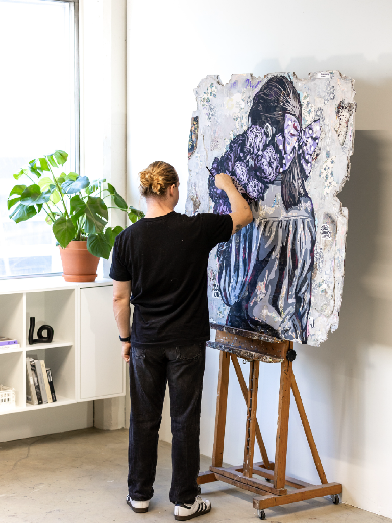 Studio process shot: René Konings painting Innerbloom