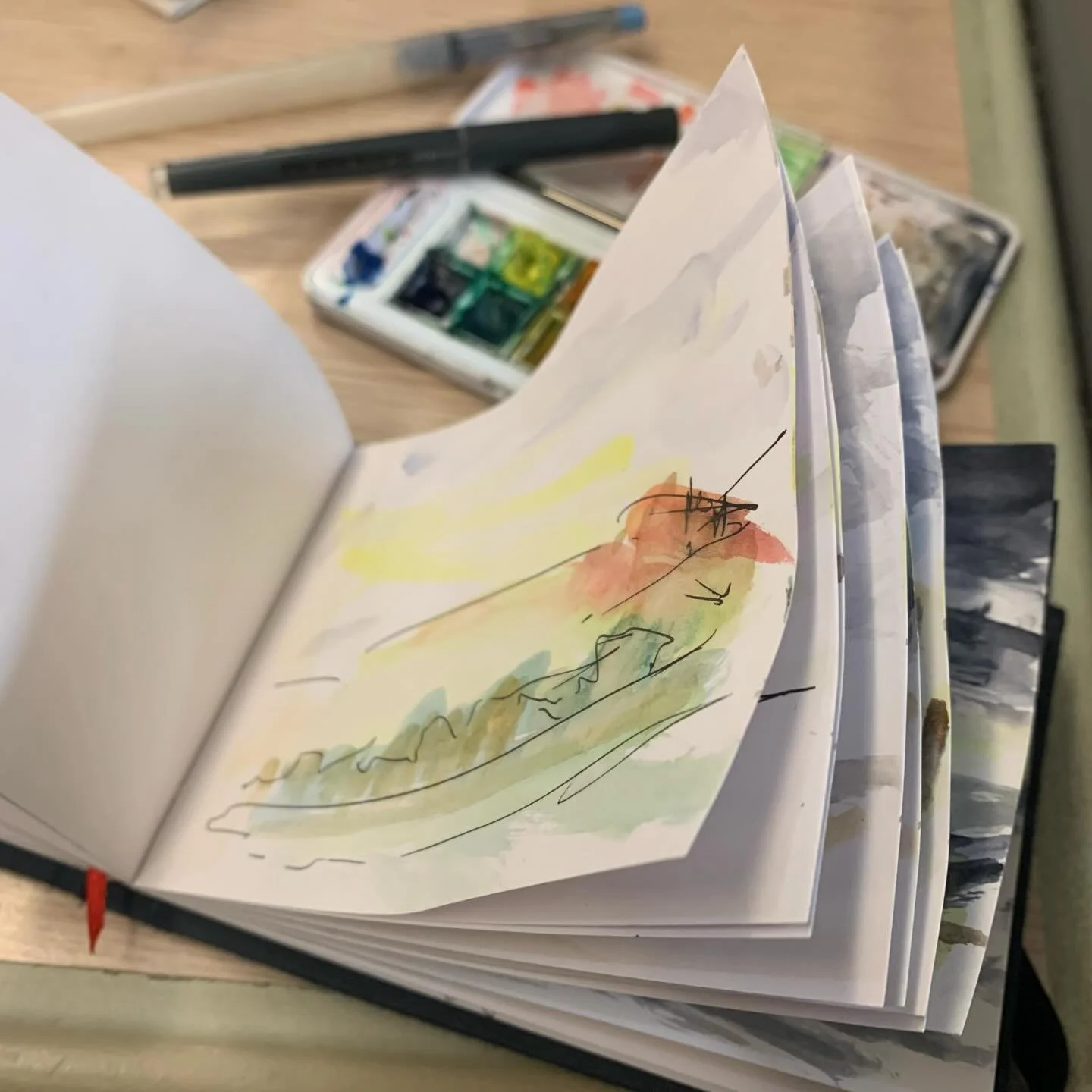 4 trains there and 3 back. 1st was cancelled, so slightly less time in Edinburgh, only 3 hours not 5, but still a wonderful day. We headed up to catch the Turner in January exhibition at the National Gallery. Glad we headed fairly directly to the exh