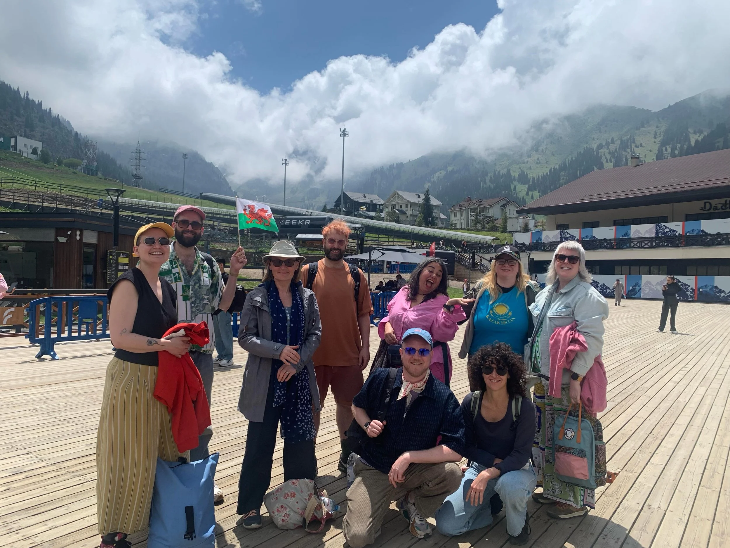 Yes I did bring a Welsh flag with me to Almaty, Kazakhstan. This is it flying at Shymbulak in the mountains above Almaty. I&rsquo;m joined by a dancer @_anna_seymour_ and theatre productions that are performing as part of Allvalidation Festival thank