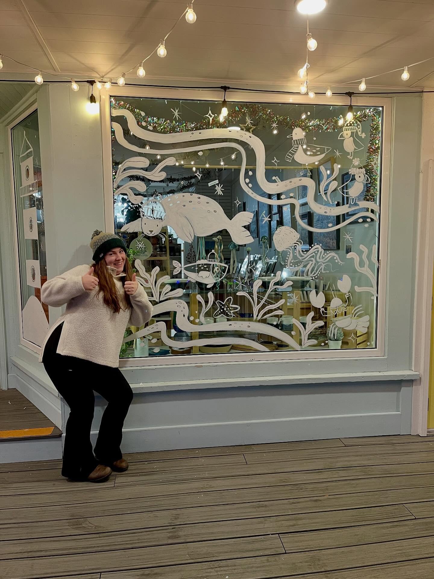 Swing by @flyingkiteshop to check out the winter window painting I did this week! 

❄️❄️❄️

#windowpainting #painting #winter #christmas #holidays #illustration #illustrator #illustrationartist #children_illustration #childrensbook #childrenbookillus