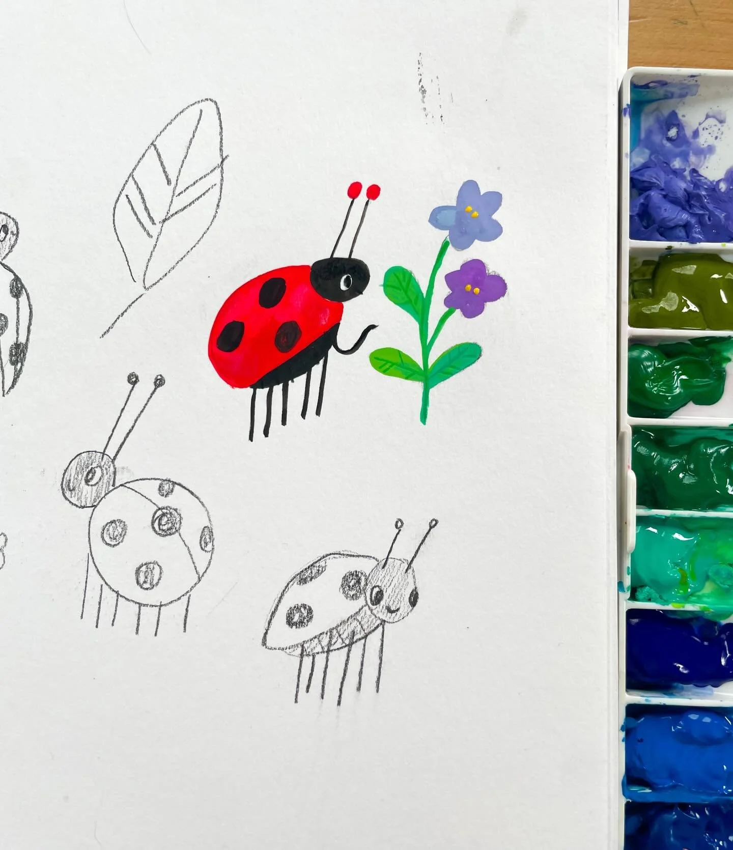 Sketchbook play with a fresh paint palette. 🐞

#illustration #illustrator #sketchbook #sketchbookplay #gouache