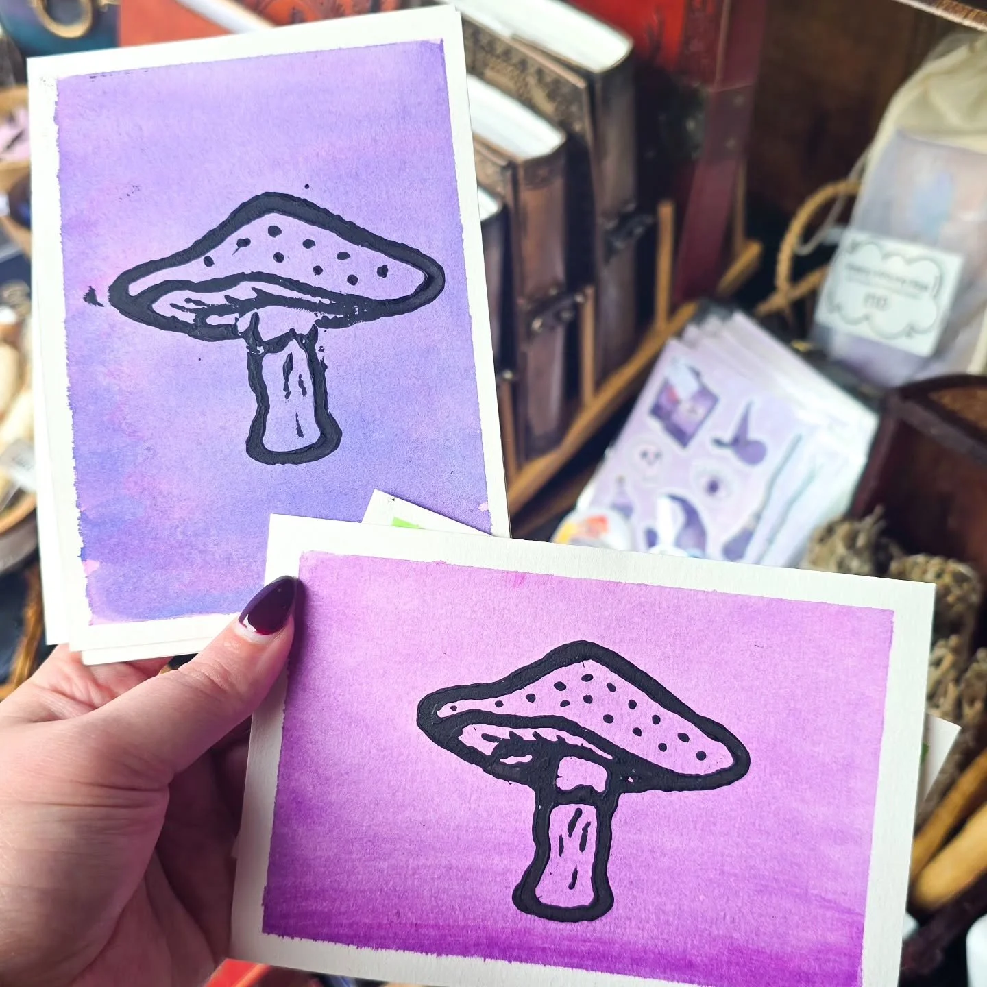 Hand painted cards with my first lino stamp 🍄🌿
We are raising money for Coffee4Craig, a charity providing essential services for homeless folk in Manchester, by donating £1 for every mushroom print/greeting card sold!
Each card and print is