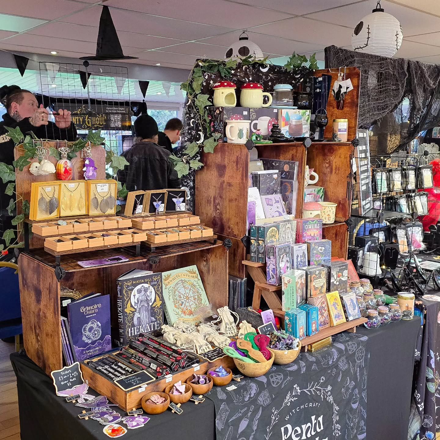 At the Tim Burton Weekend at the @alkrington_alternative_market! 🖤

#Alternative #gothic #Witchcraft #indie #market