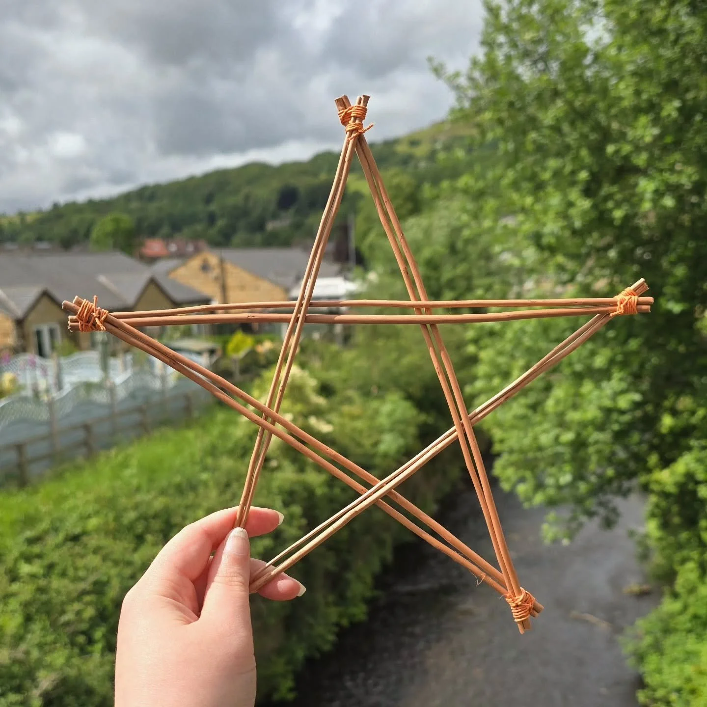 Handmade Pentagrams made from sustainbly sourced, handpicked Red Flanders Willow 🌿

An old simple protection spell is simply hanging willow over your door, to protect your home from negative energy.
 Willow is sacred to the witchcraft deity Hecate, 