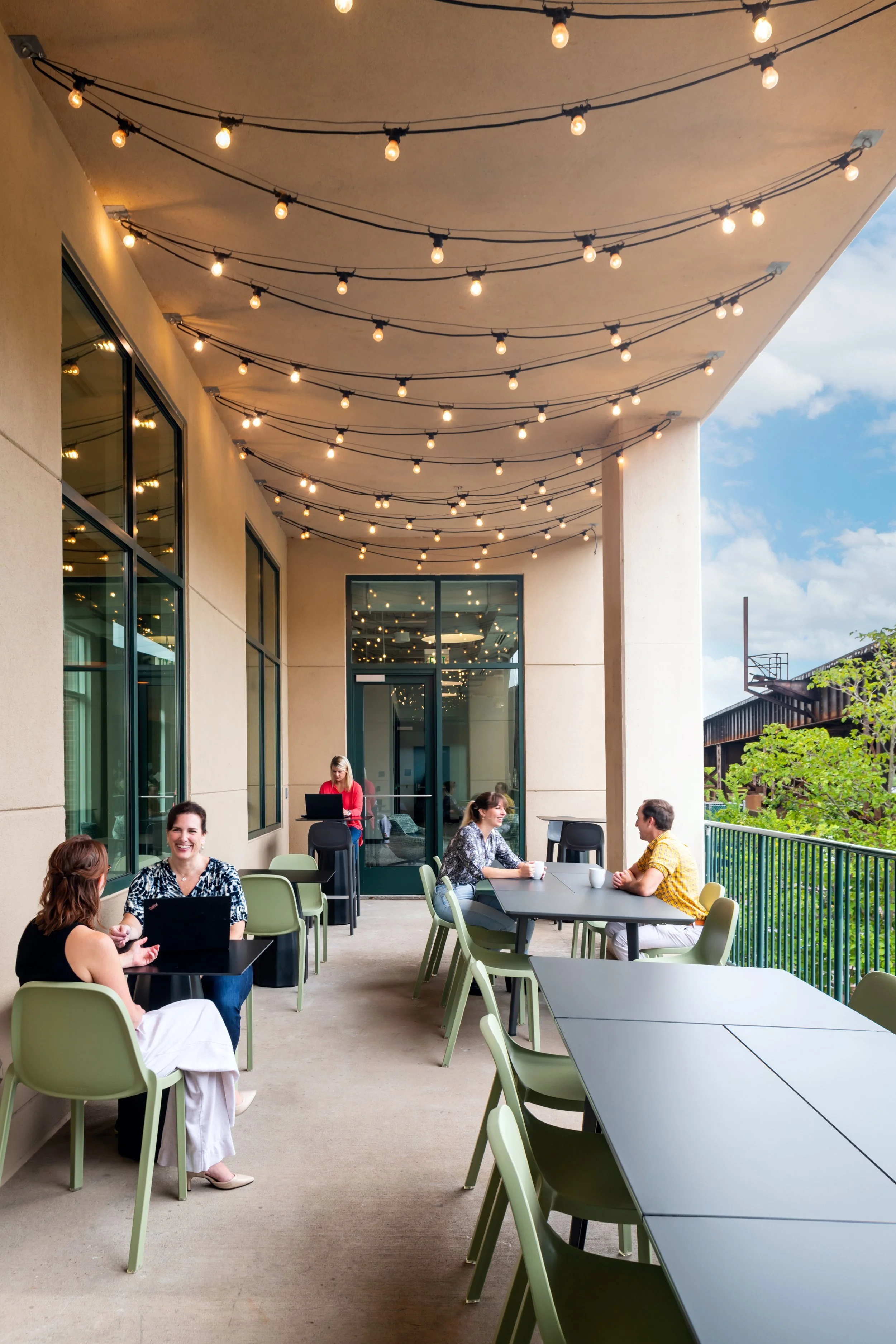 Richmond architecture and interior design firm SMBW's design for an Investment Bank firm.