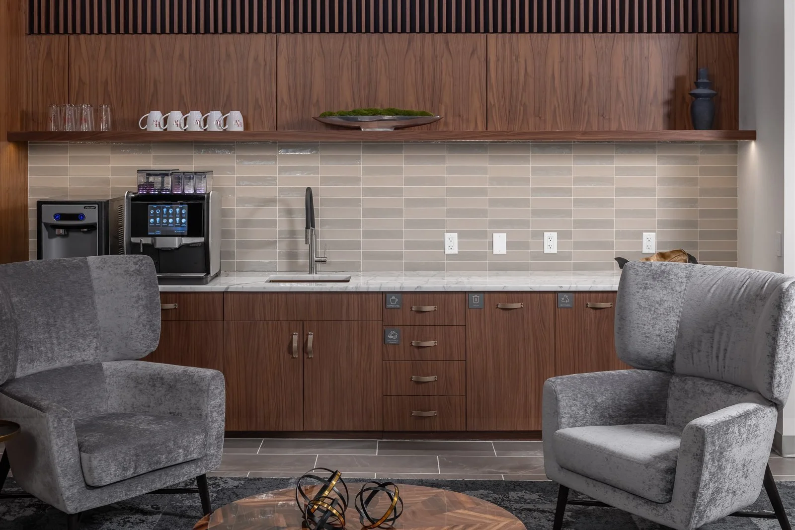 Richmond architecture and interior design firm SMBW's design for an Investment Bank firm.