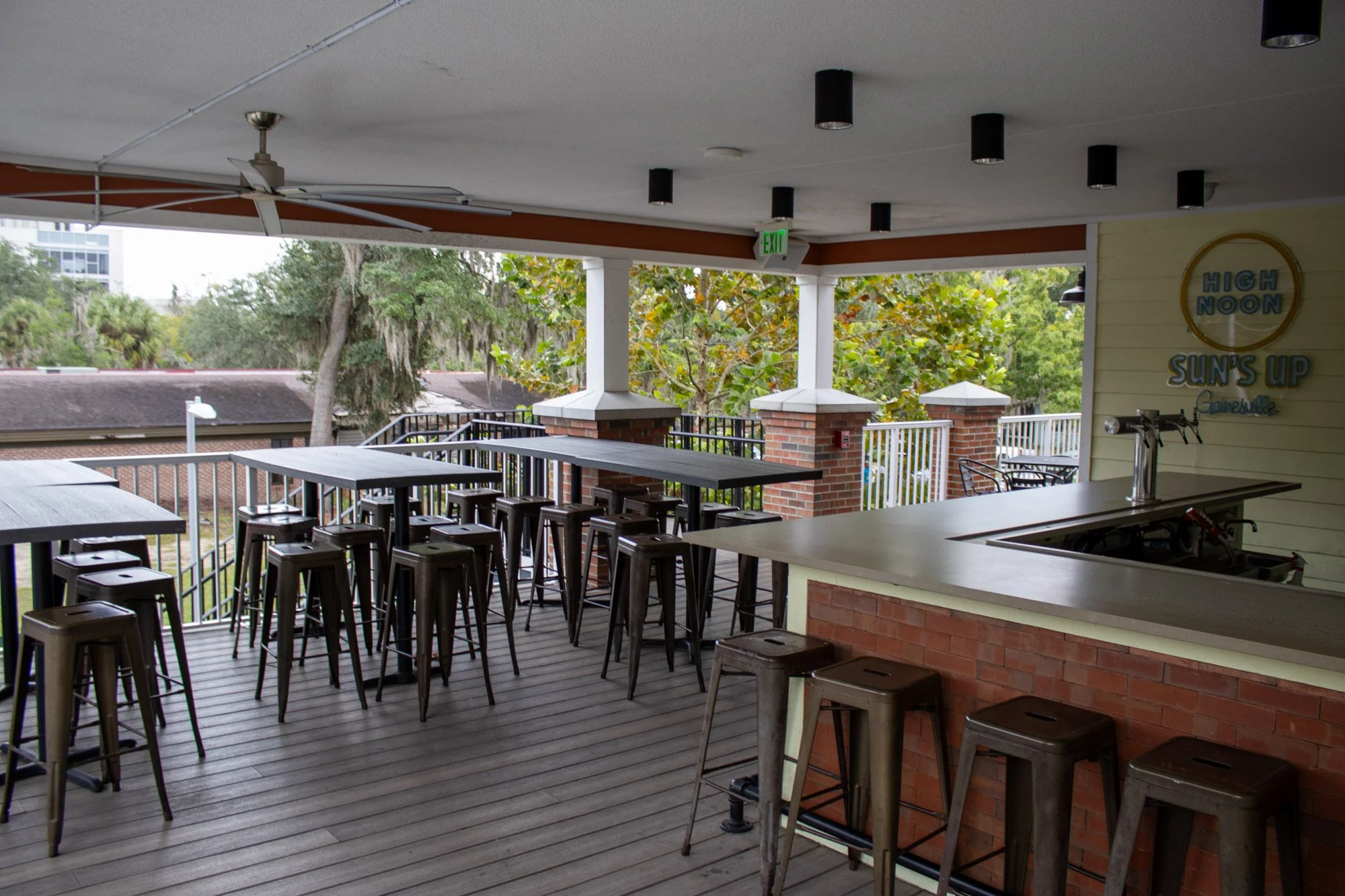 The_Swamp_Restaurant_Outdoor_Bar_2.jpg