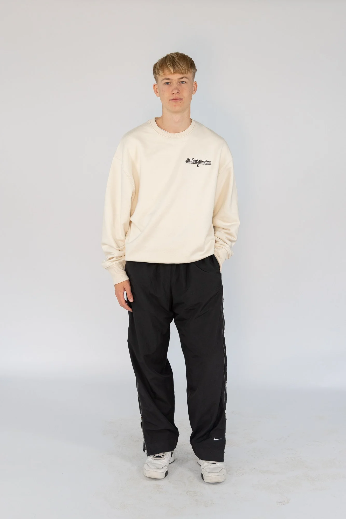 ItsJesus-beige-herren-sweater.jpg