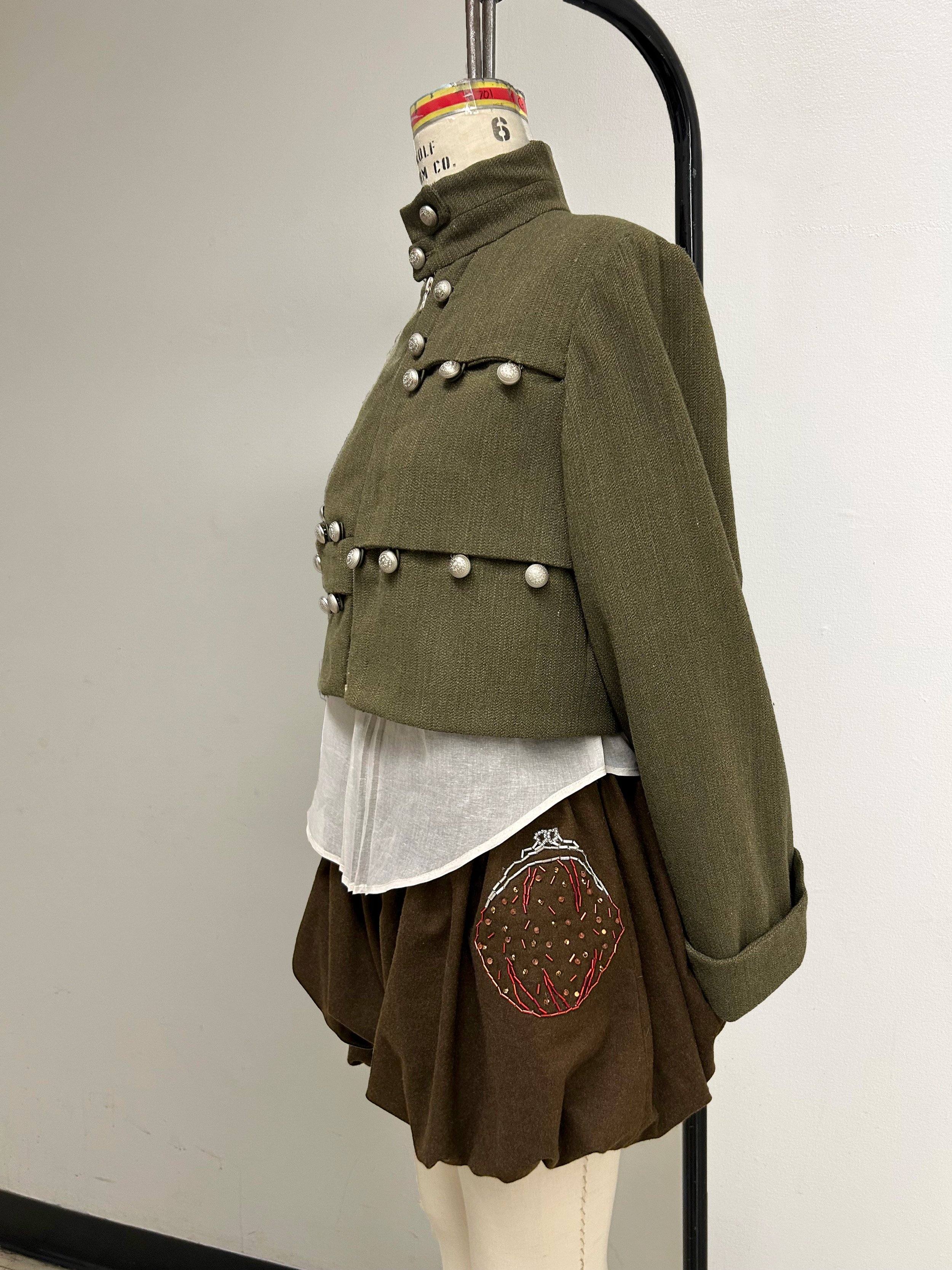 LOOK SIDE2.jpg