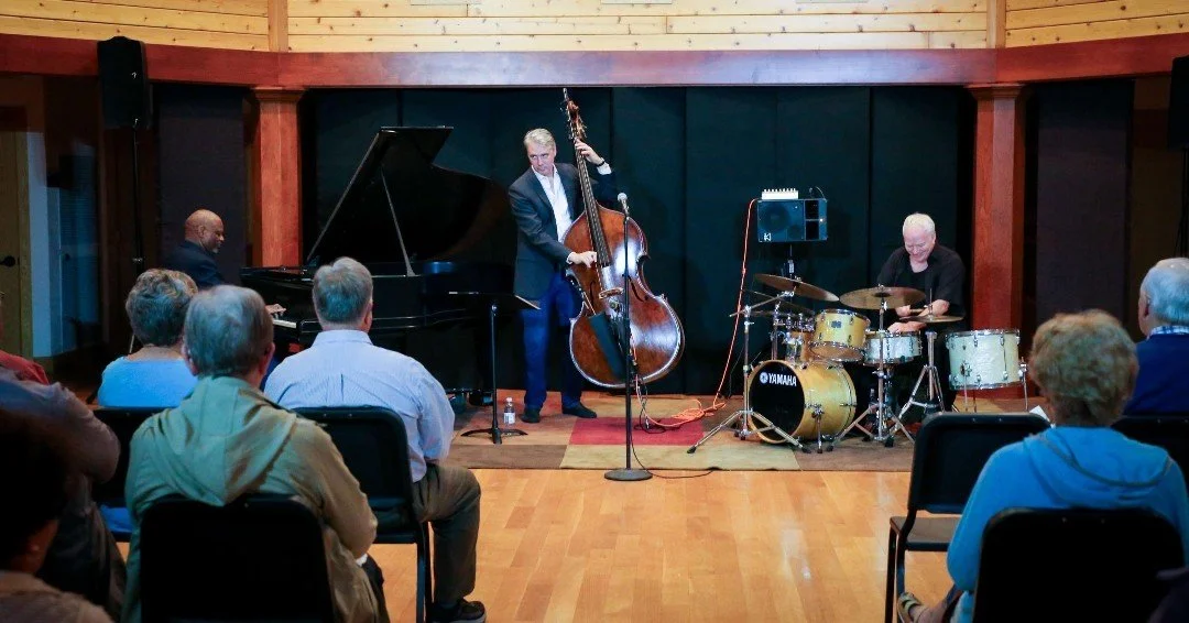 ✨ What a night at Juniper Hall! ✨
Saturday&rsquo;s Standards from the Great American Songbook concert brought together the Lawrence University Jazz Trio with special guest Reggie Thomas at the piano. The energy, musicianship, and joy of jazz filled t