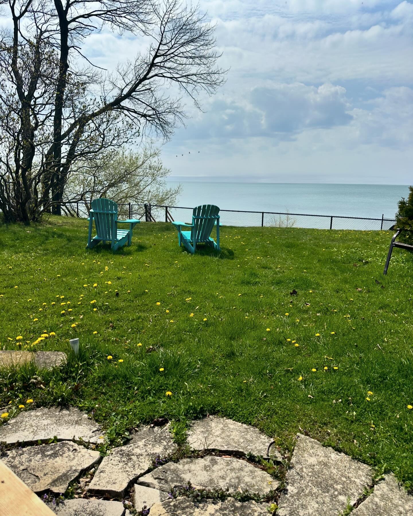 Fabulous long weekend in Haldimand County. Unexpected sunny breaks 🌞but still enjoyed the windy first day 🌬️ with the healing sound of the surf 🌊. Feeling grateful 😊