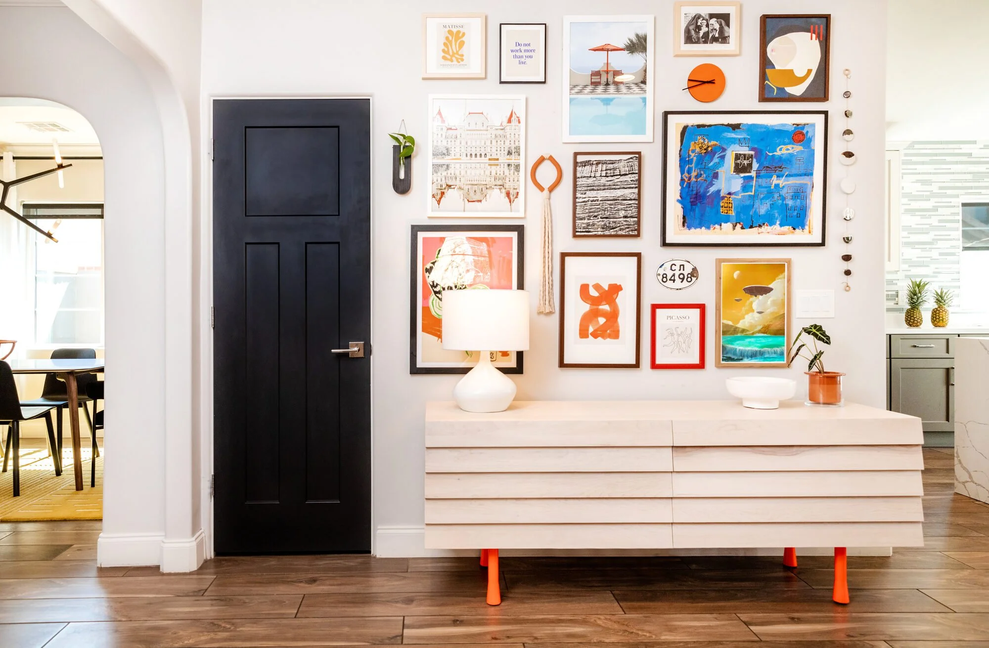 04-modern-hallway-credenza-design.jpg