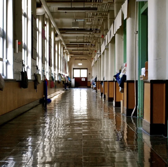 A photo of a school hallway