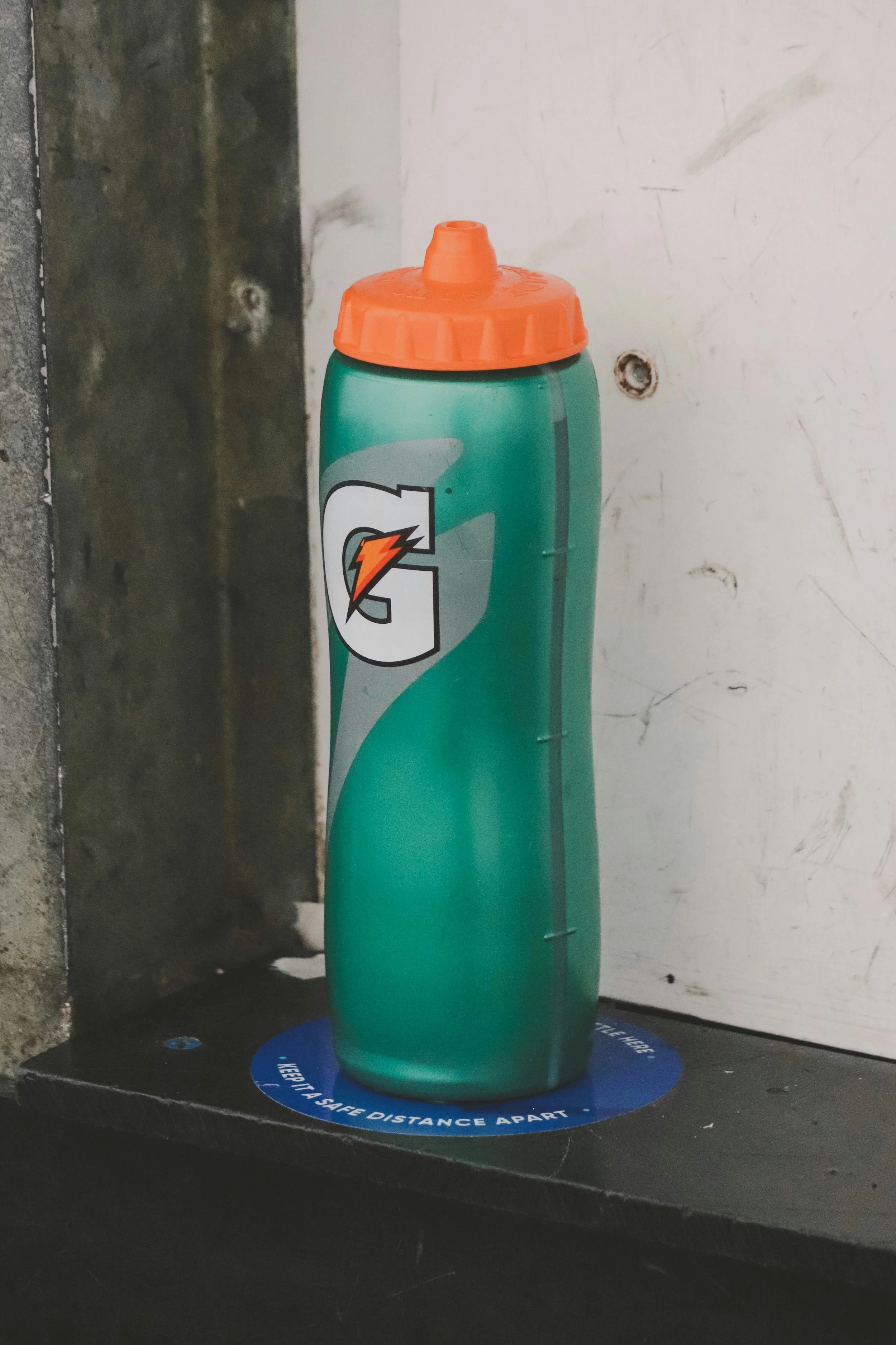 Photo of a gatorade sports bottle with a squirty top