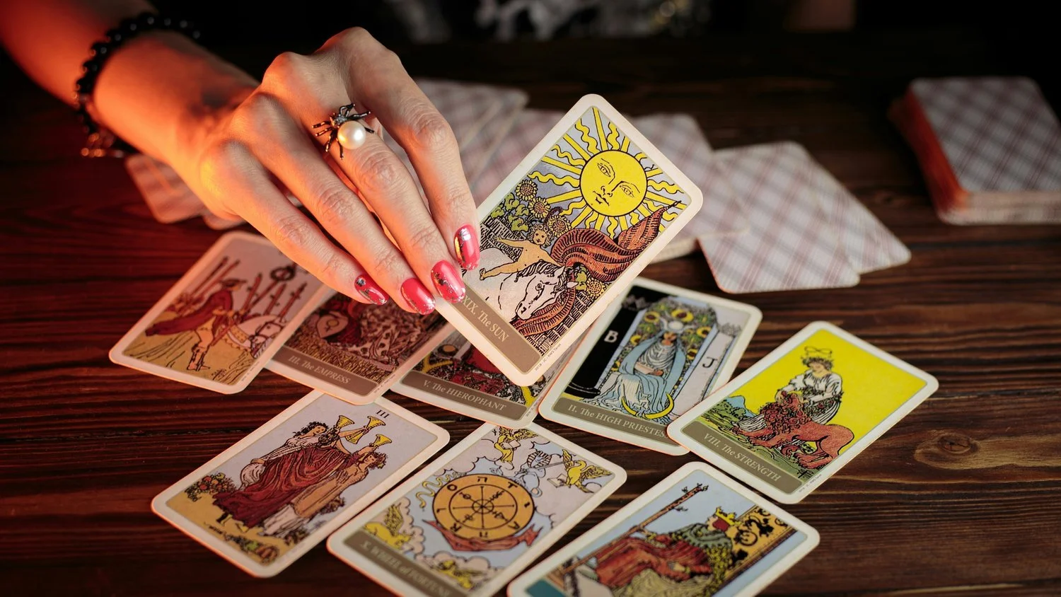 TAROT.jpg