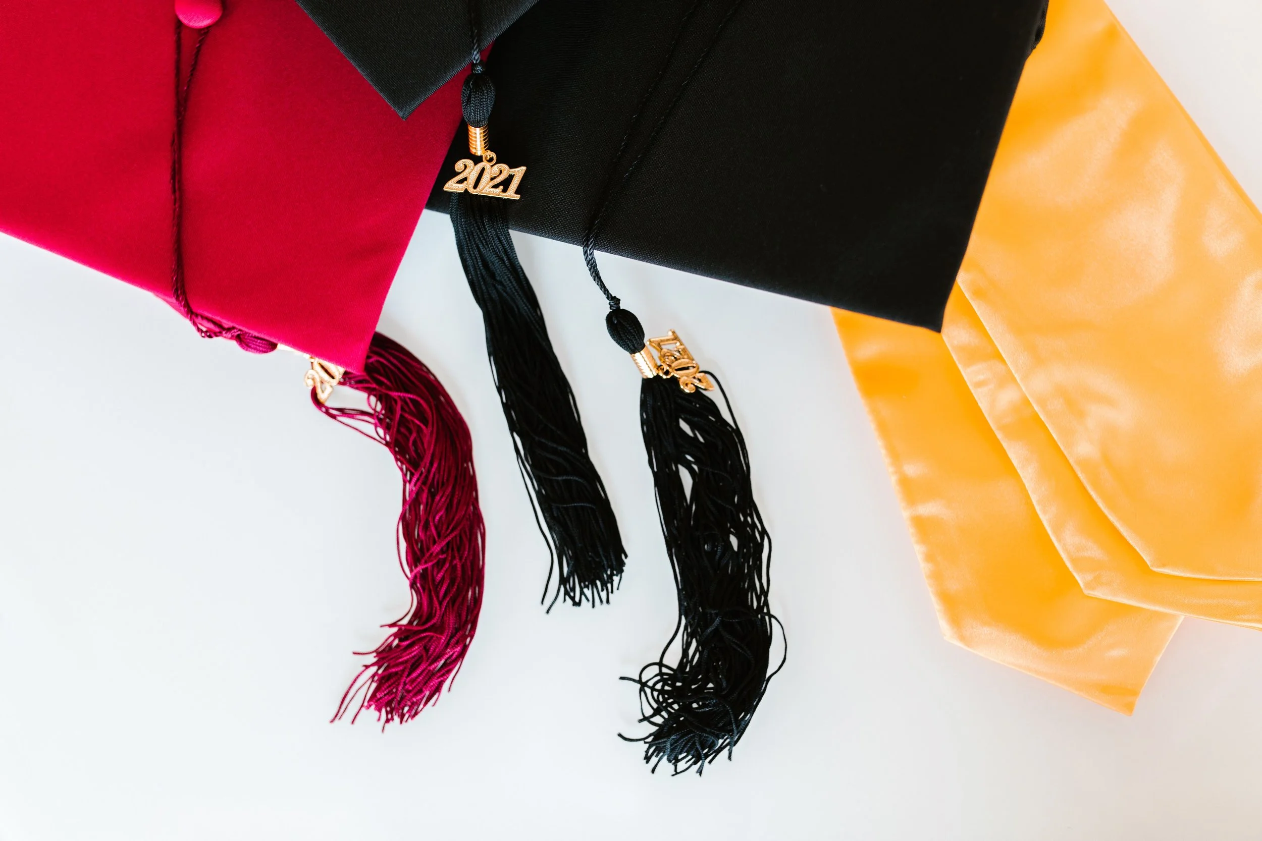 image of graduation caps with 2021 charms