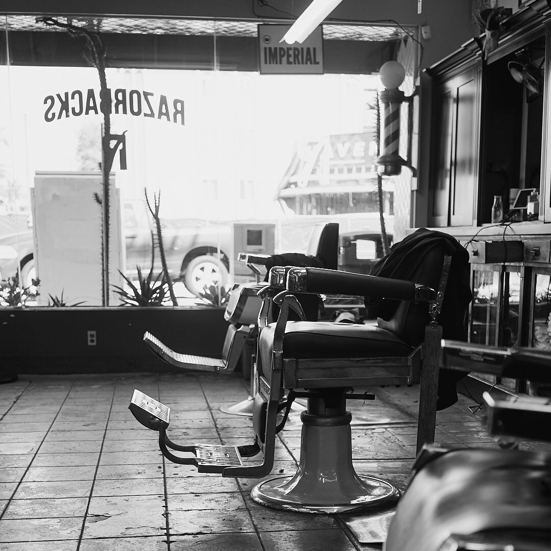 [BARBER WANTED] Barber wanted to work full-time at #RazorbacksBarberShop. Must be licensed by the California Board of Barbering and Cosmetology. If interested, call the shop at 562-433-4444, email info@razorbacksbarbershoplb.com, or visit in person &