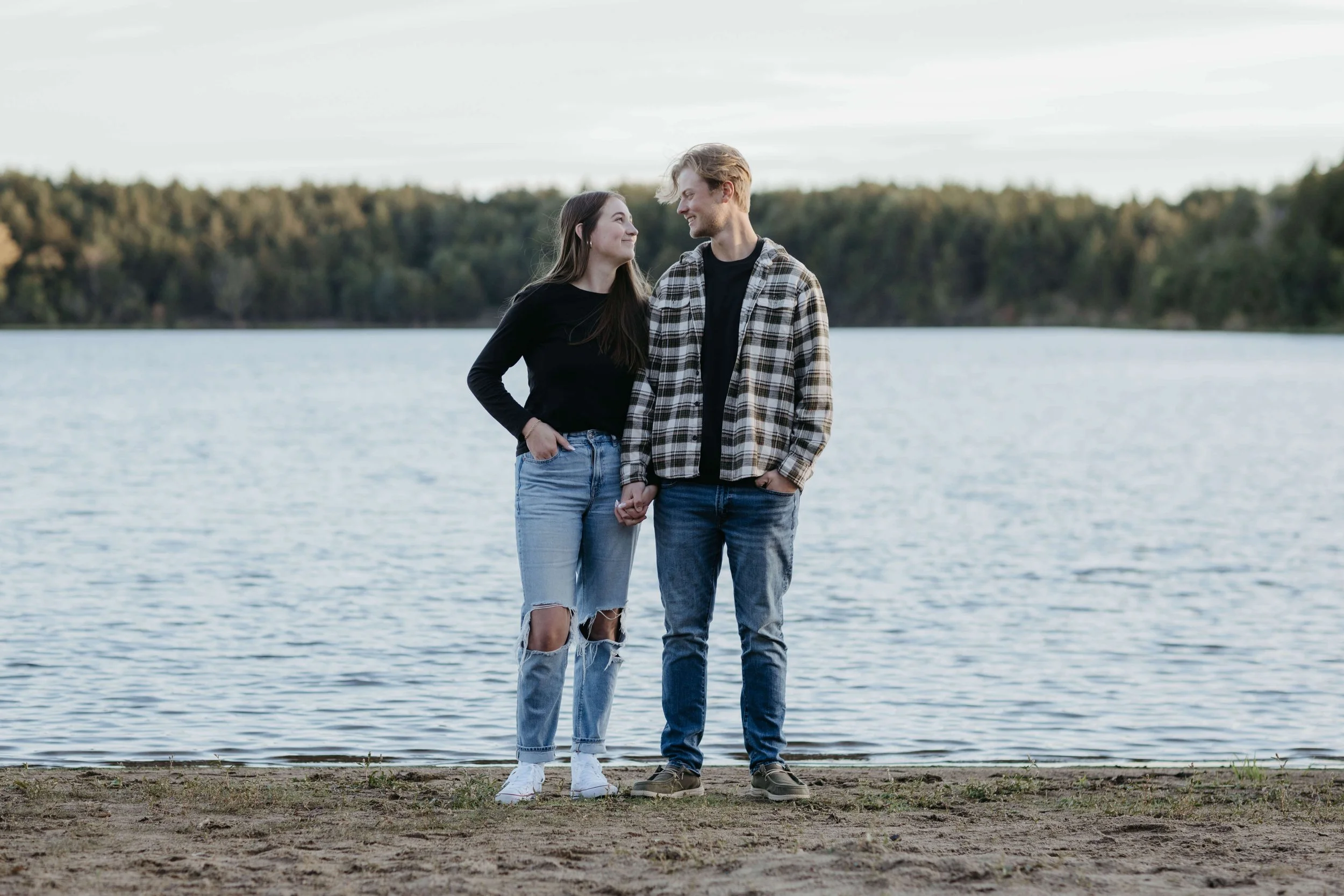 Fall engagement session at sunset with Jenna Heckel photography at Lake Alvin near Sioux Falls.