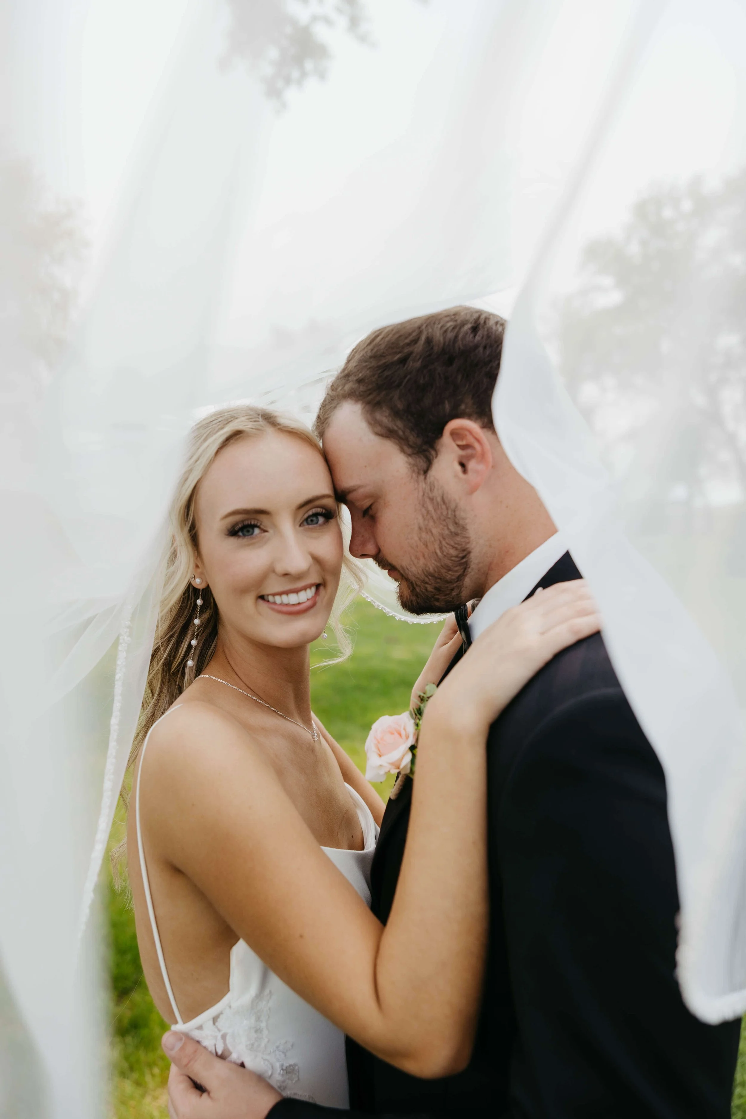 Bridal and wedding portraits at wedding in Northwest Iowa photographed by Jenna Heckle Photography. 