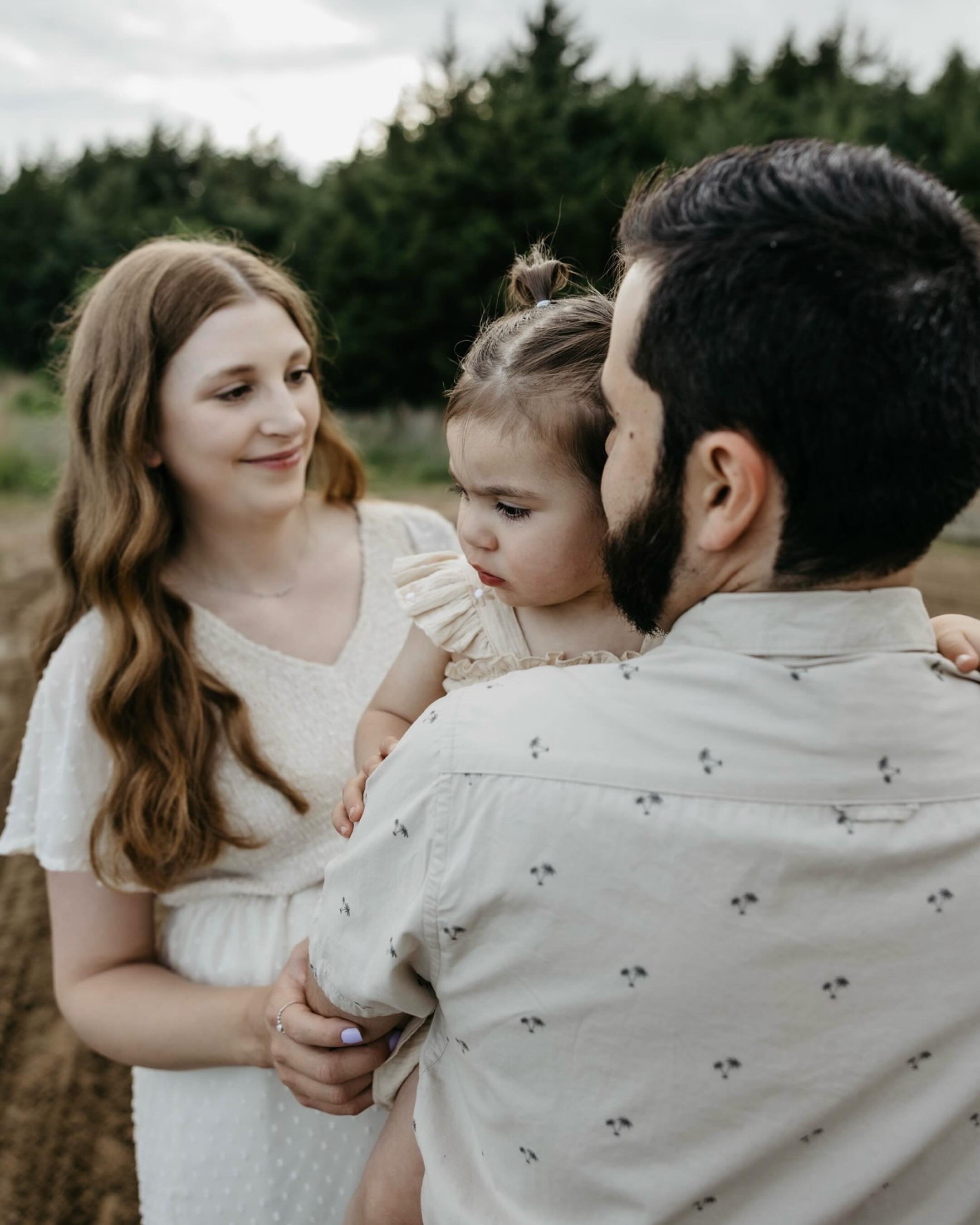 Family of three is almost family of four. 🤍

#jennaheckelphotography #siouxfallsphotographer #siouxfallsfamilyphotographer #southdakotafamilyphotographer