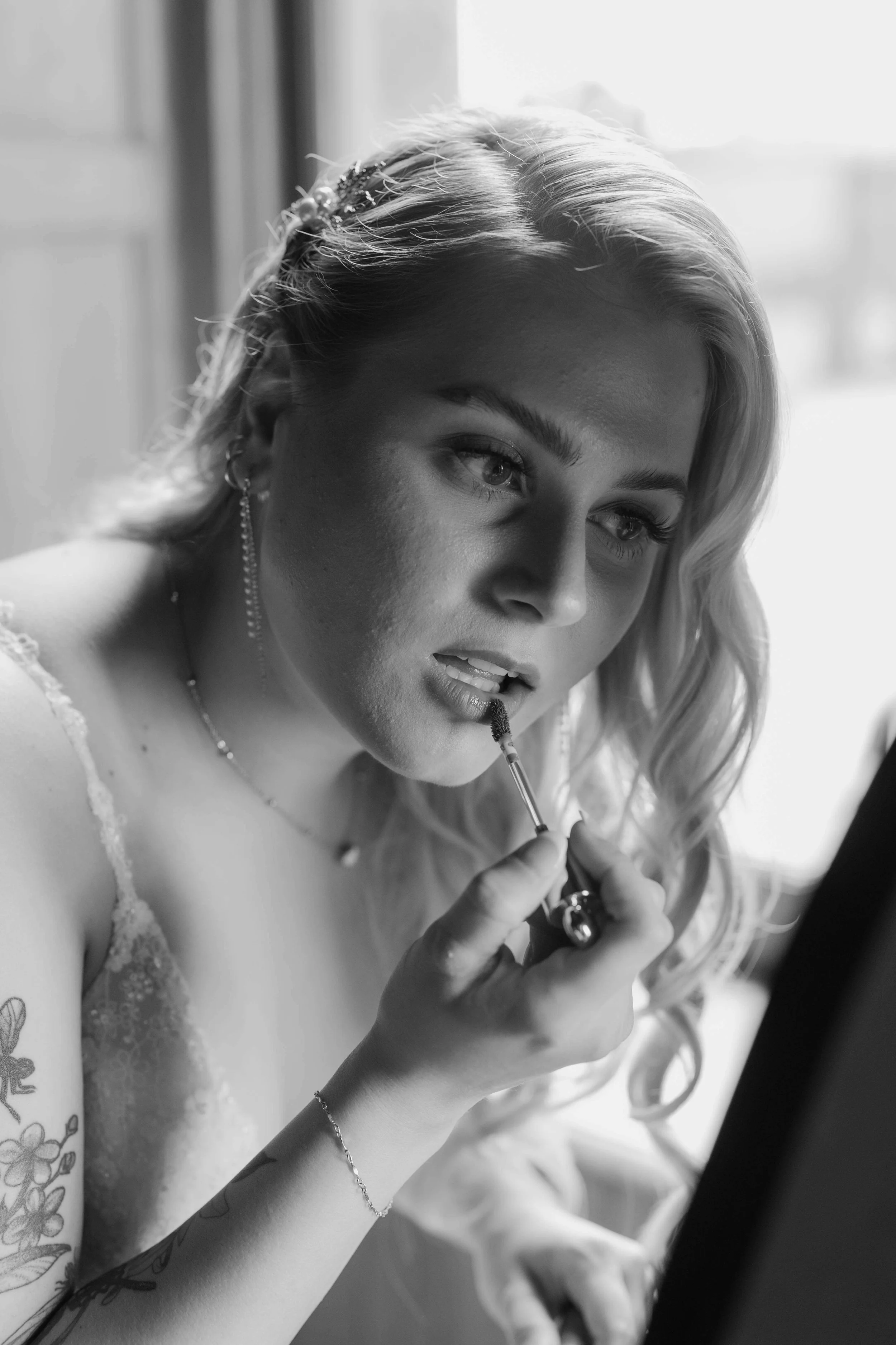 Sioux Falls bride getting ready at Old Courthouse museum in downtown Sioux Falls.